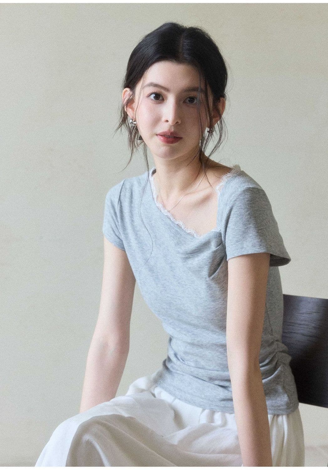 원본 품질 불규칙 비스듬한 어깨 레이스 조각 출퇴근 반팔 티셔츠 여성 2026 새로운 품격 몸매 가꾸기 맨위 상세 이미지 10