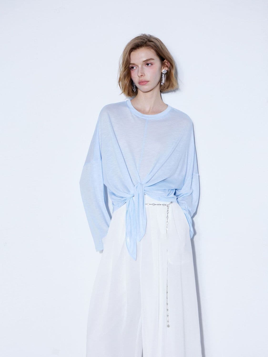프랑스식 경량 편안함 느긋한 센스 티셔츠 여성 의류 2026 가을 새로운 레이스업 자외선 차단 블라우스 이미지 2