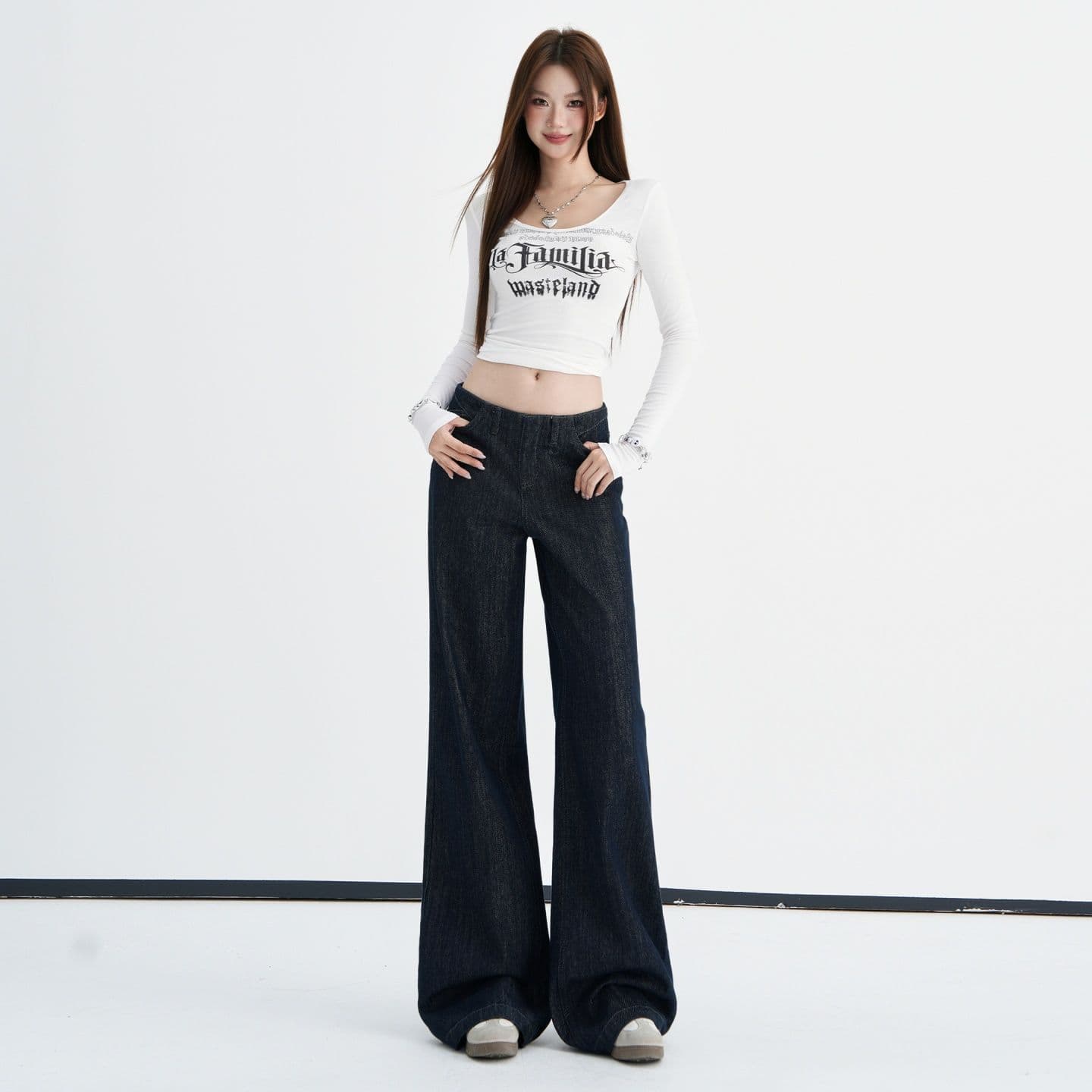 실사 자르기 없음 허리 머리 넓은 다리 청바지 여성 2026 년 이른 가을 새로운 미니멀리즘 캐주얼 도루 센스 바닥 청소 바지 이미지 2
