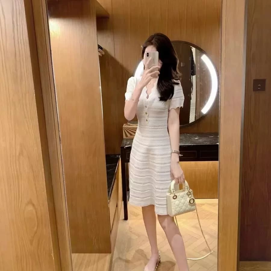 작은 샤넬 스타일 명문 여성 품격 고급 여신 팬 높은 사회 화이트 스트라이프 V넥 허리 수축 점프 슈트 치마 여름