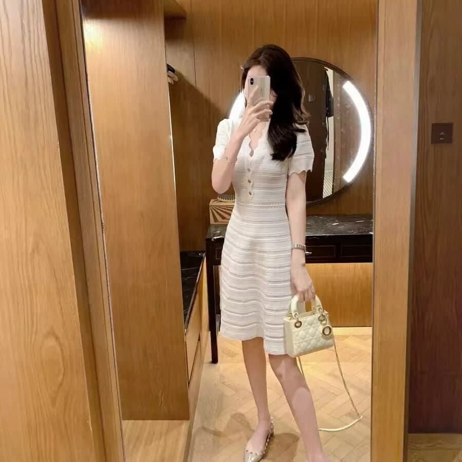 작은 샤넬 스타일 명문 여성 품격 고급 여신 팬 높은 사회 화이트 스트라이프 V넥 허리 수축 점프 슈트 치마 여름 이미지 5