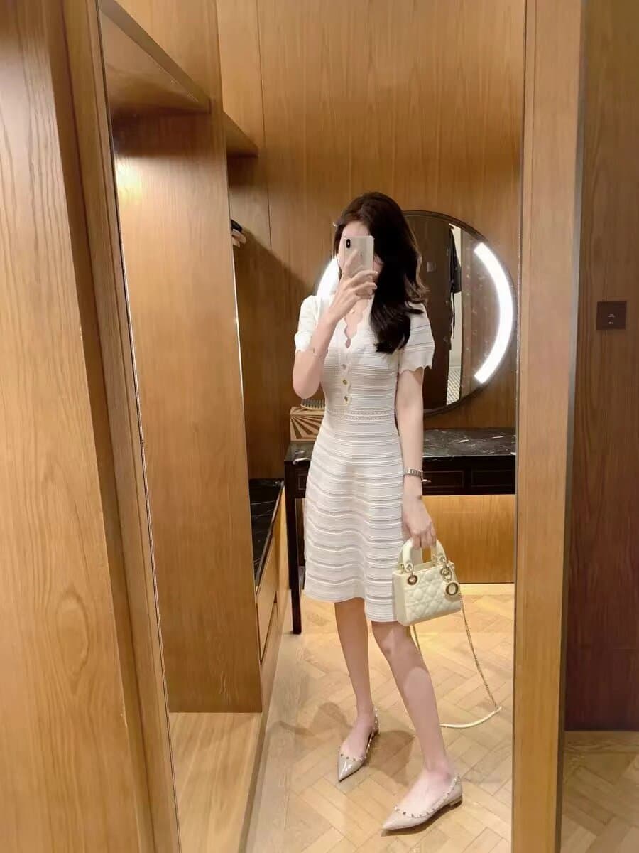작은 샤넬 스타일 명문 여성 품격 고급 여신 팬 높은 사회 화이트 스트라이프 V넥 허리 수축 점프 슈트 치마 여름 상세 이미지 2