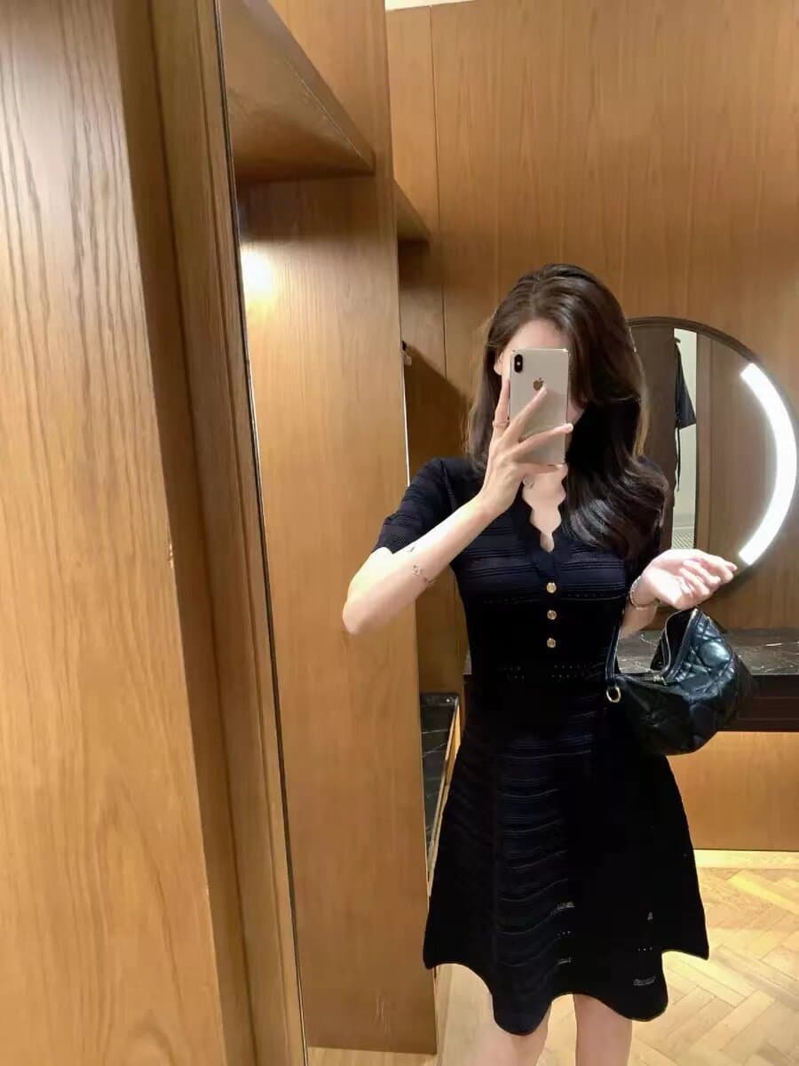 작은 샤넬 스타일 명문 여성 품격 고급 여신 팬 높은 사회 화이트 스트라이프 V넥 허리 수축 점프 슈트 치마 여름 상세 이미지 4
