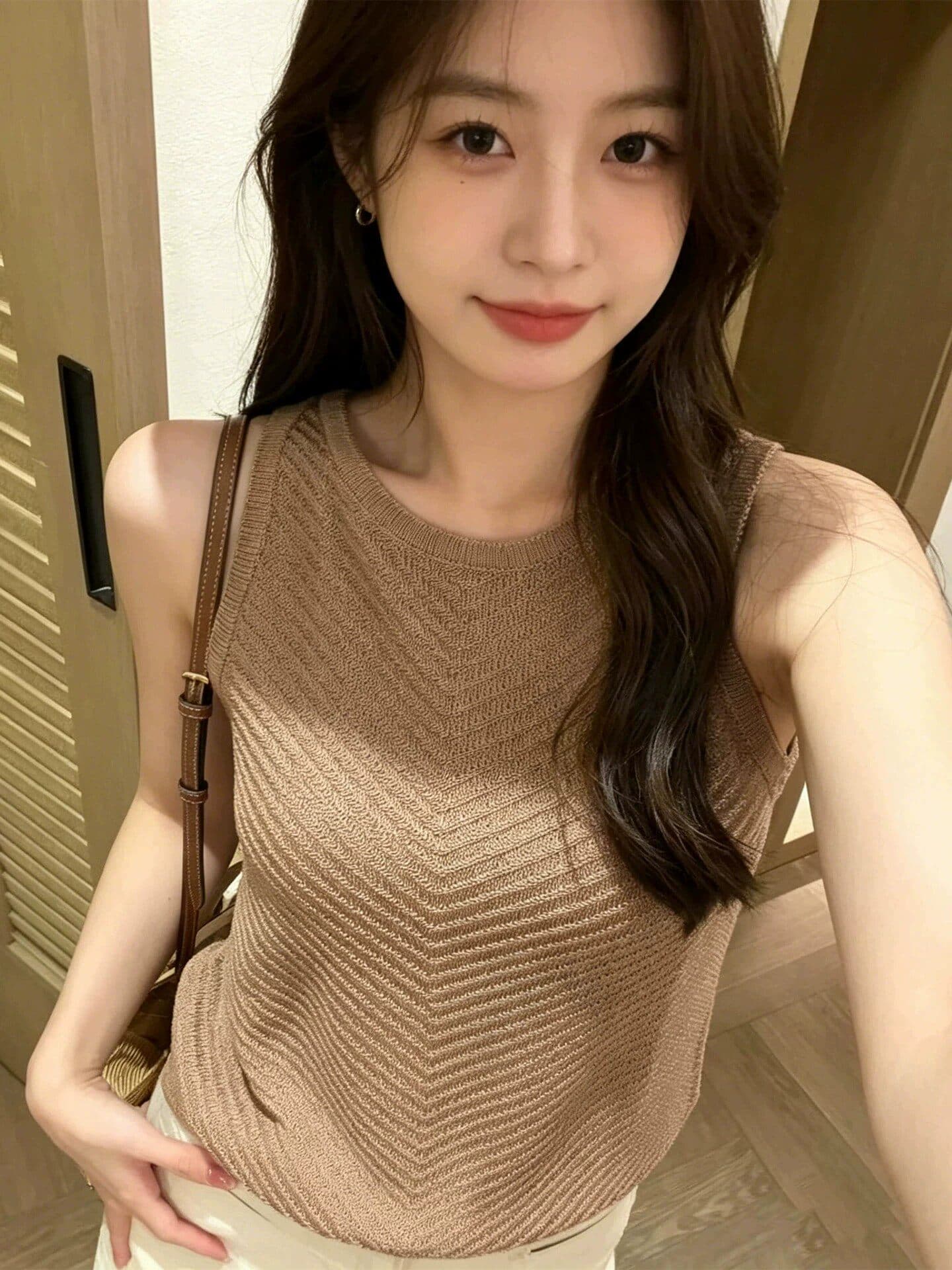 프랑스식 사소한 화이트 니트 캐미솔 2026 여름 외출용 고급 센스 아름다운 인사이드 가져 가라. 민소매 맨위 상세 이미지 4