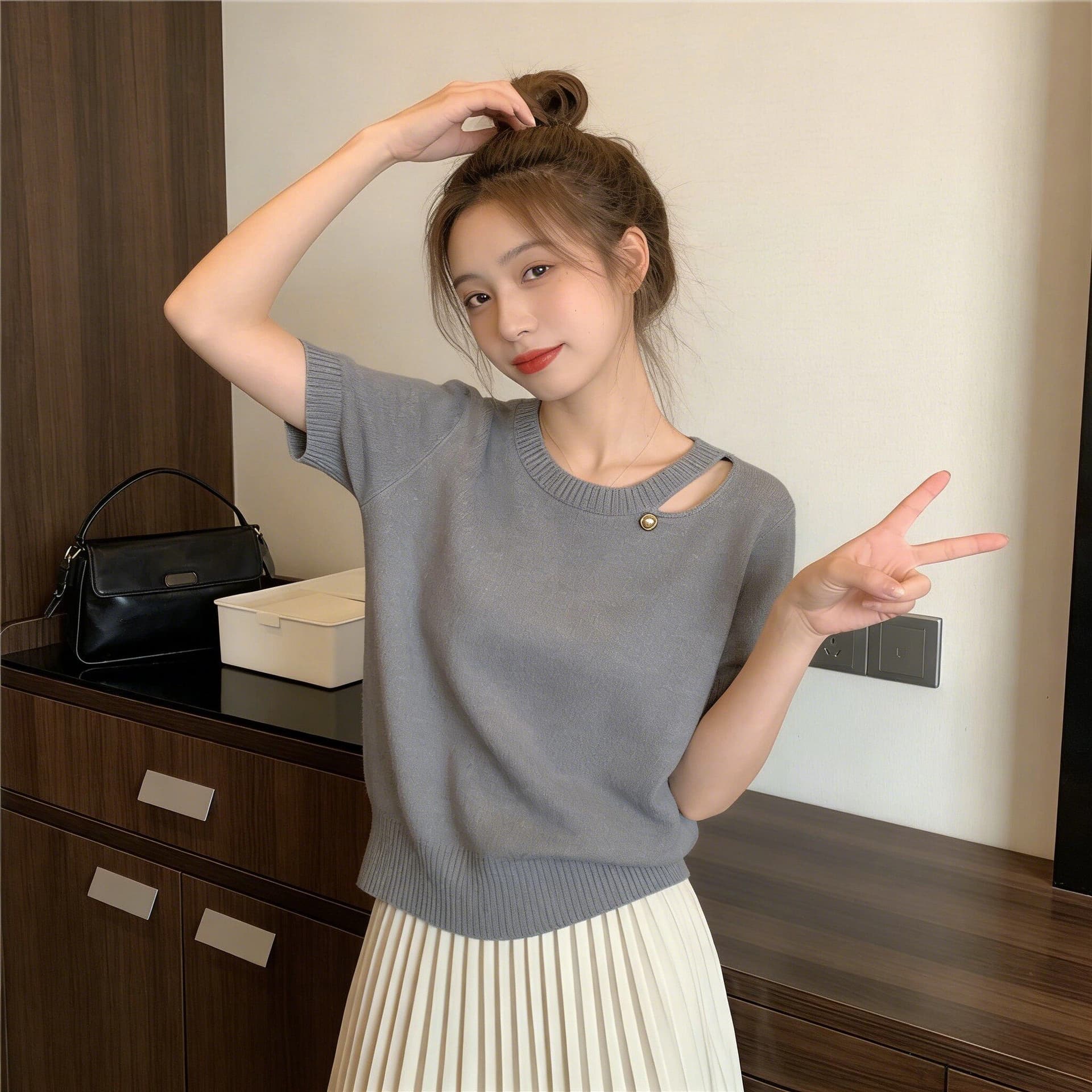 한 부서 패션 홀로우 아웃 라운드 넥 화이트 반팔 니트 스웨터 여성 품격 슬림해 보이는 여름 새로운 느슨함 센스 얇은 맨위 상세 이미지 14