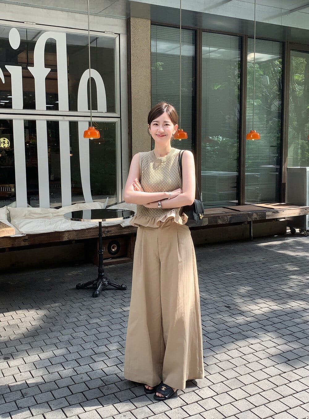 onion 여름 새로운 하얀 달빛 그게 바로 비전 센스 홀로우 아웃 디자인 섹션 레이스 조끼 작은 셔츠 캐주얼 바지 투피스 세트 이미지 4