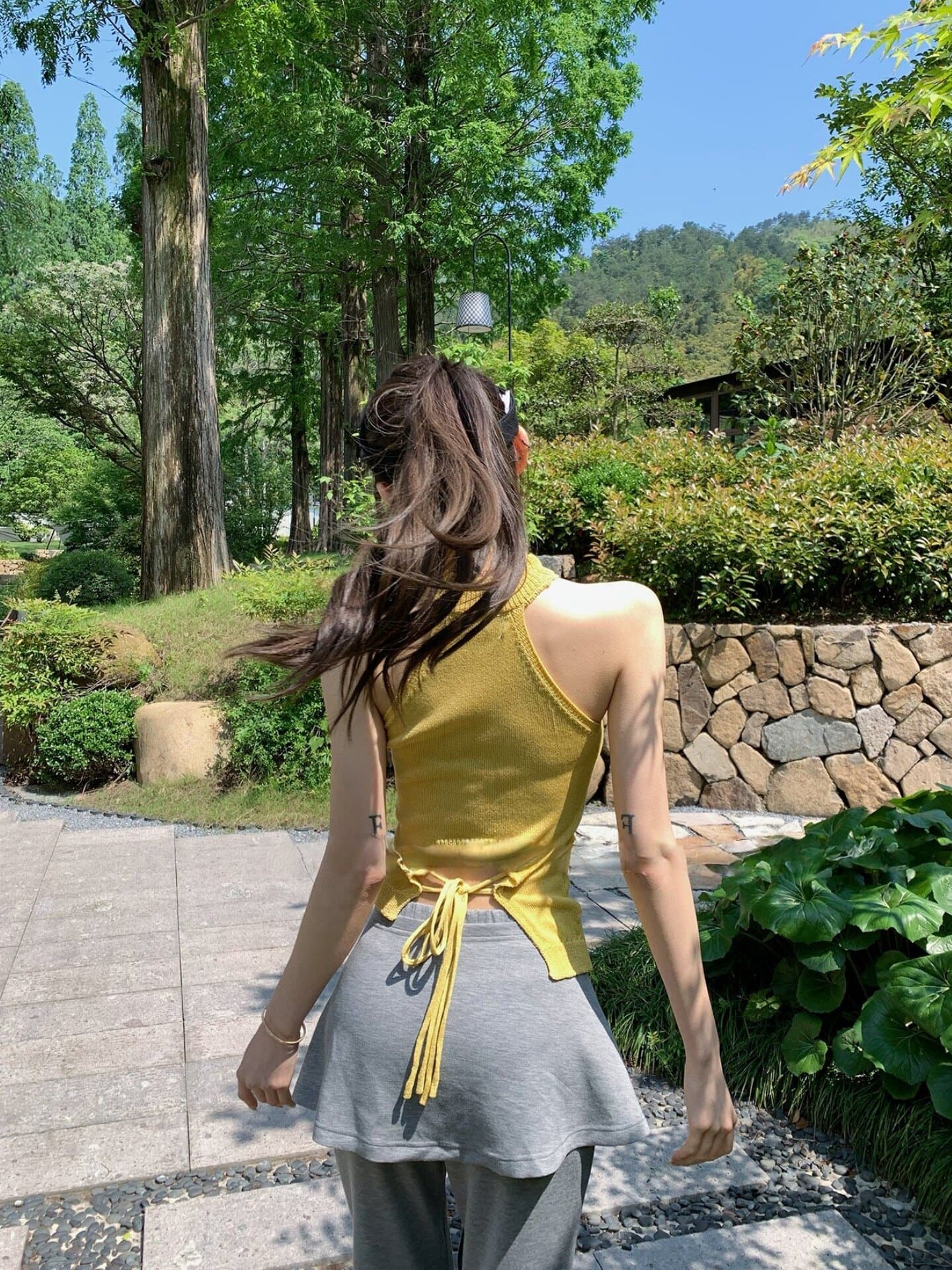 핫걸 행침 목 민소매 니트 조끼 여성 여름 외출용 몸매 가꾸기 작은 대중 Chic 뒤로 레이스업 불규칙 맨위 이미지 3