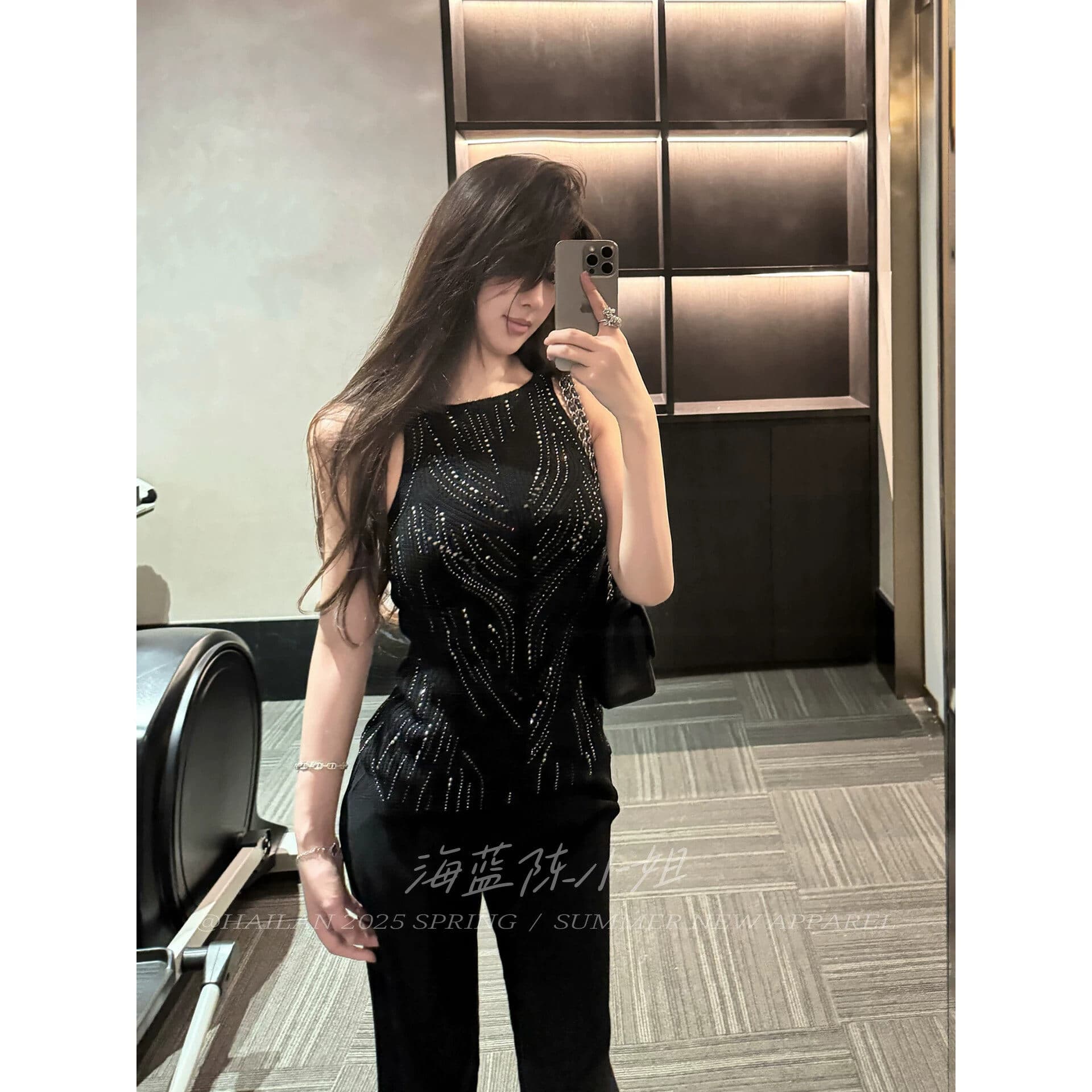 프랑스식 홀로우 아웃 핫픽스 조끼 여성 가을 고급 센스 명문 여성 품격 몸매 가꾸기 슬림해 보이는 아름다운 외출용 민소매 맨위 이미지 4