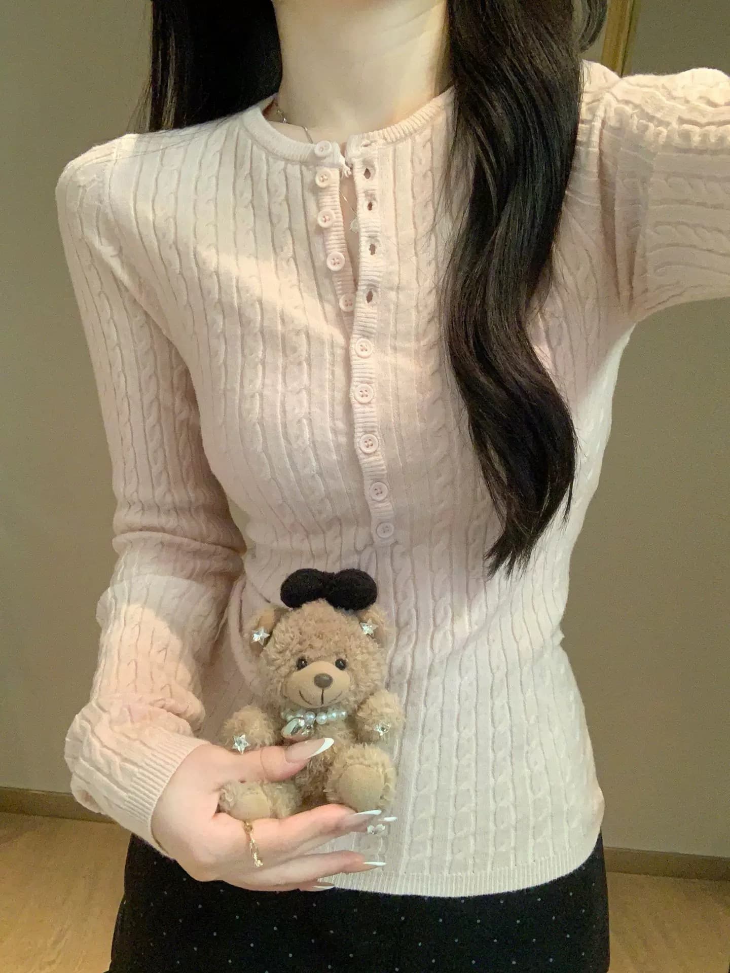 miu 부서 핑크색 꽈배기 헨리 칼라 긍정적 인 어깨 긴팔 니트 스웨터 여성 가을 겨울 몸매 가꾸기 bm 인사이드 가져 가라. 기본 셔츠 맨위 상세 이미지 7