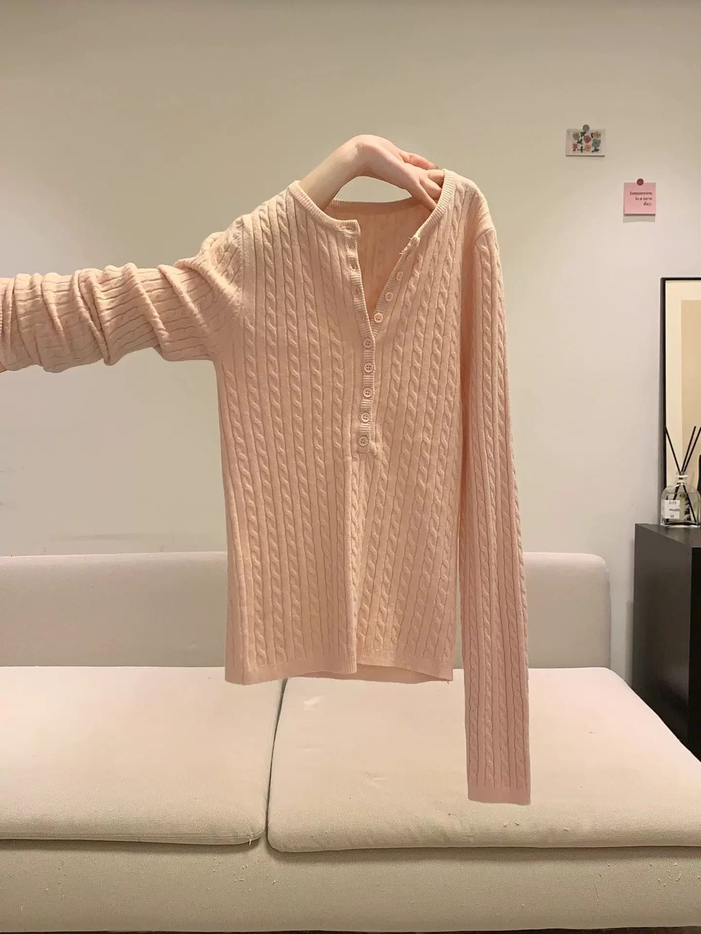 miu 부서 핑크색 꽈배기 헨리 칼라 긍정적 인 어깨 긴팔 니트 스웨터 여성 가을 겨울 몸매 가꾸기 bm 인사이드 가져 가라. 기본 셔츠 맨위 상세 이미지 10