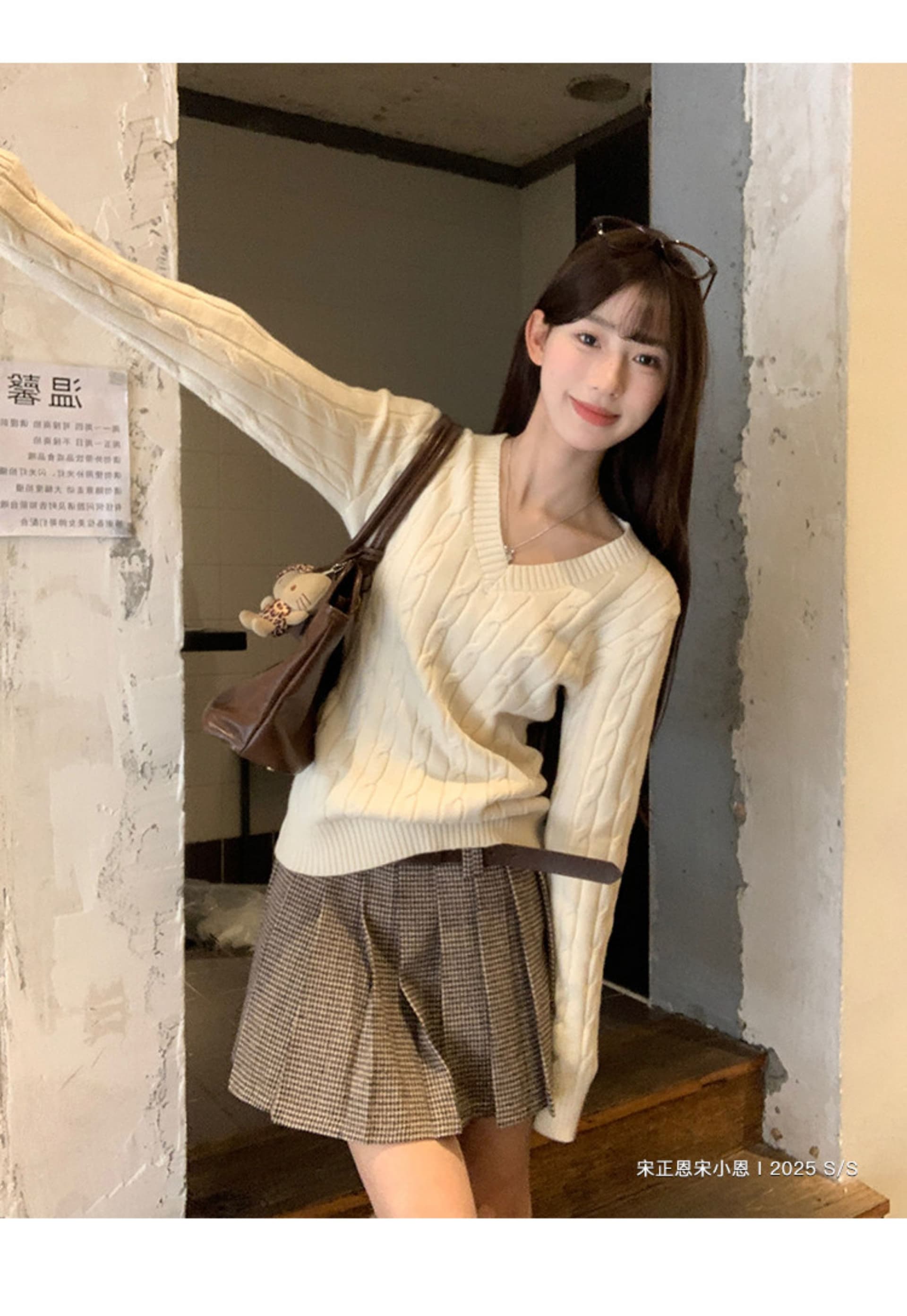 한 부서 V넥 스웨터 여자 2026 가을 겨울철 꽈배기 두꺼운 루즈핏 인사이드 가져 가라. 외출용 느긋한 바람 니트 스웨터 맨위 상세 이미지 4