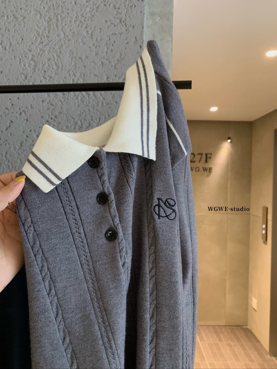 배색 POLO 칼라 트위스트 무늬 니트 스웨터 만나는 스웨터 여자 가을 겨울 캐주얼 긴팔 루즈핏 슬림해 보이는 인사이드 잡아라. 의류 상세 이미지 16