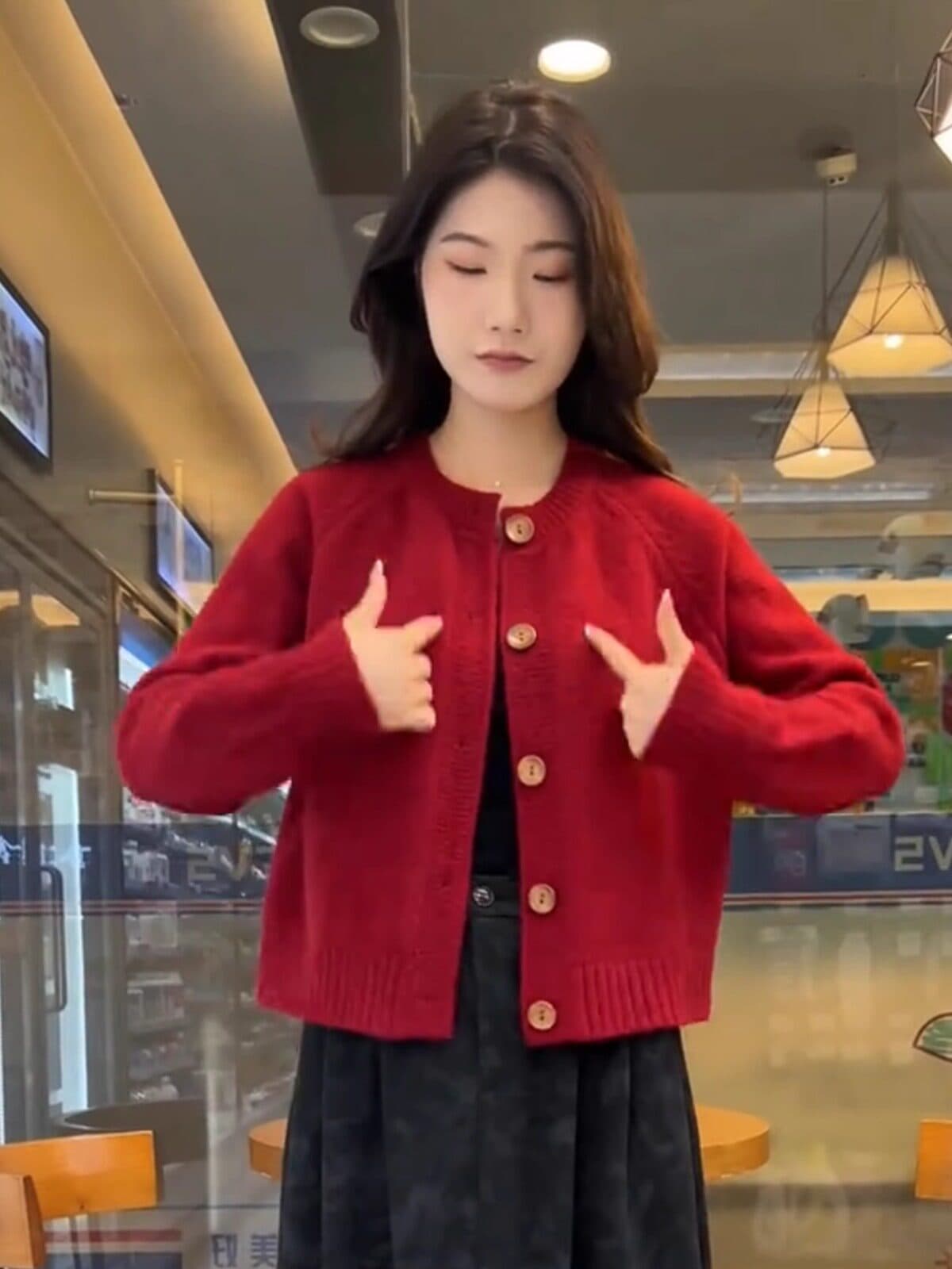 복잡한 고대 나무 버클 쇼트 스타일 부드러운 찹쌀 스웨터 여성 코트 루즈핏 가을 겨울 두꺼운 스타일 고급 센스 니트 오픈 가디건 맨위 외출용 상세 이미지 5