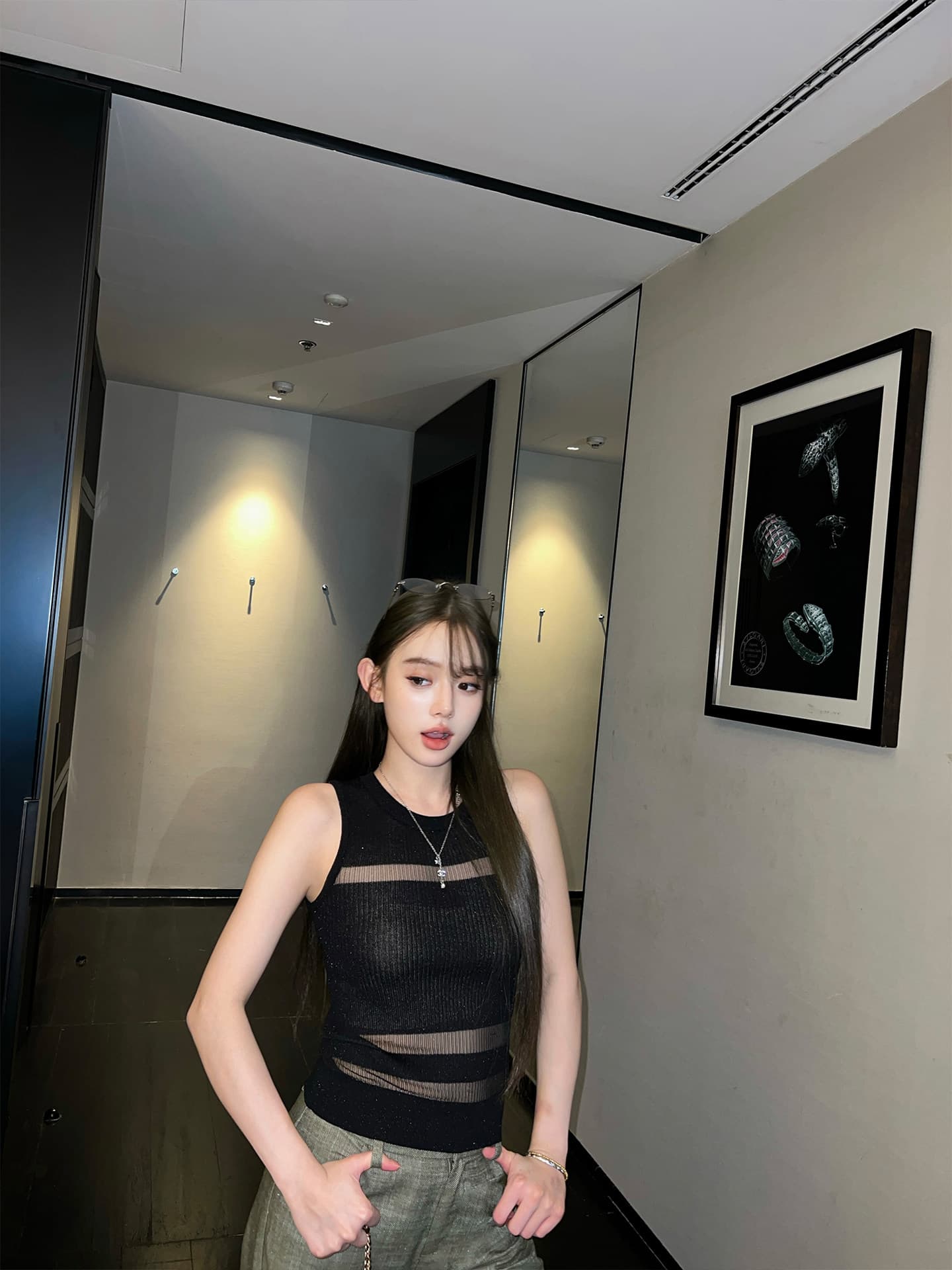 지구 Ouyang 부드러운 빛 판금 보존 섹션 엷 은 안개 마이크로 ~을 통해 빛 럭셔리 질감 좋은 플래시 니트 분할 홀로우 아웃 조끼 이미지 3