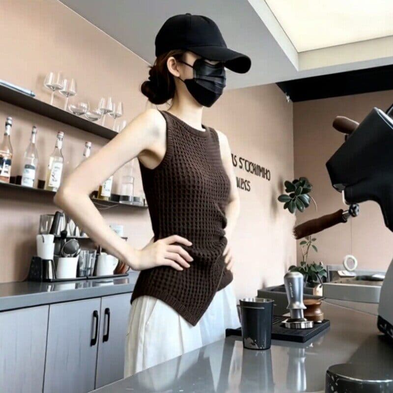 미니멀리즘 바람 단색 홀로우 아웃 라운드 넥 민소매 니트 티셔츠 여성 여름 새로운 몸매 가꾸기 슬림해 보이는 고유 한 캐주얼 맨위 이미지 2