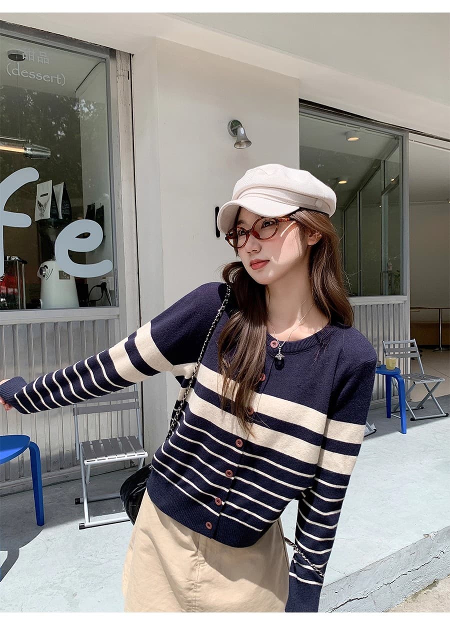 광저우 열세 개 폭발 느긋한 바람 배색 스트라이프 니트 스웨터 오픈 가디건 여성 봄 드레스 부드러운 찹쌀 스웨터 코트 맨위 상세 이미지 3