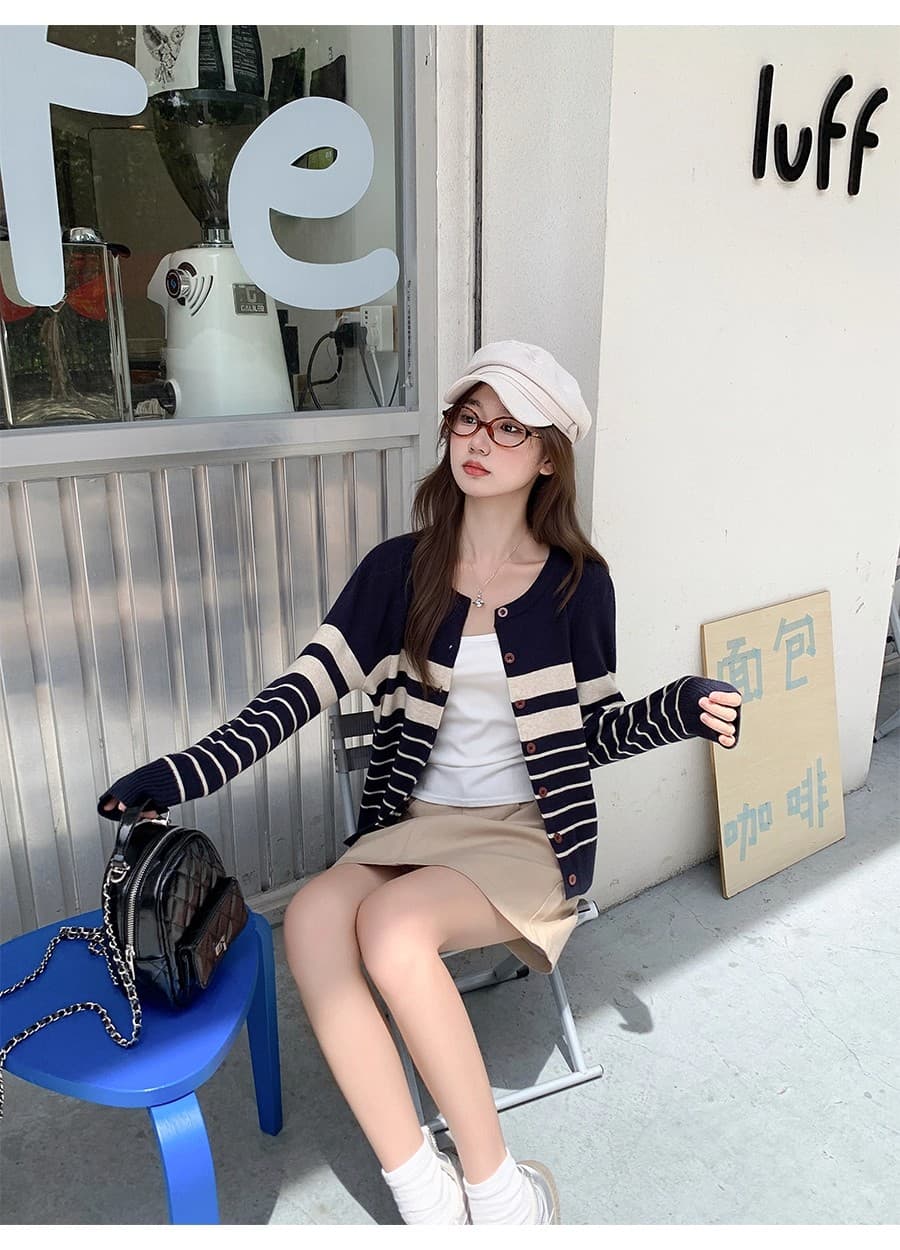 광저우 열세 개 폭발 느긋한 바람 배색 스트라이프 니트 스웨터 오픈 가디건 여성 봄 드레스 부드러운 찹쌀 스웨터 코트 맨위 상세 이미지 6
