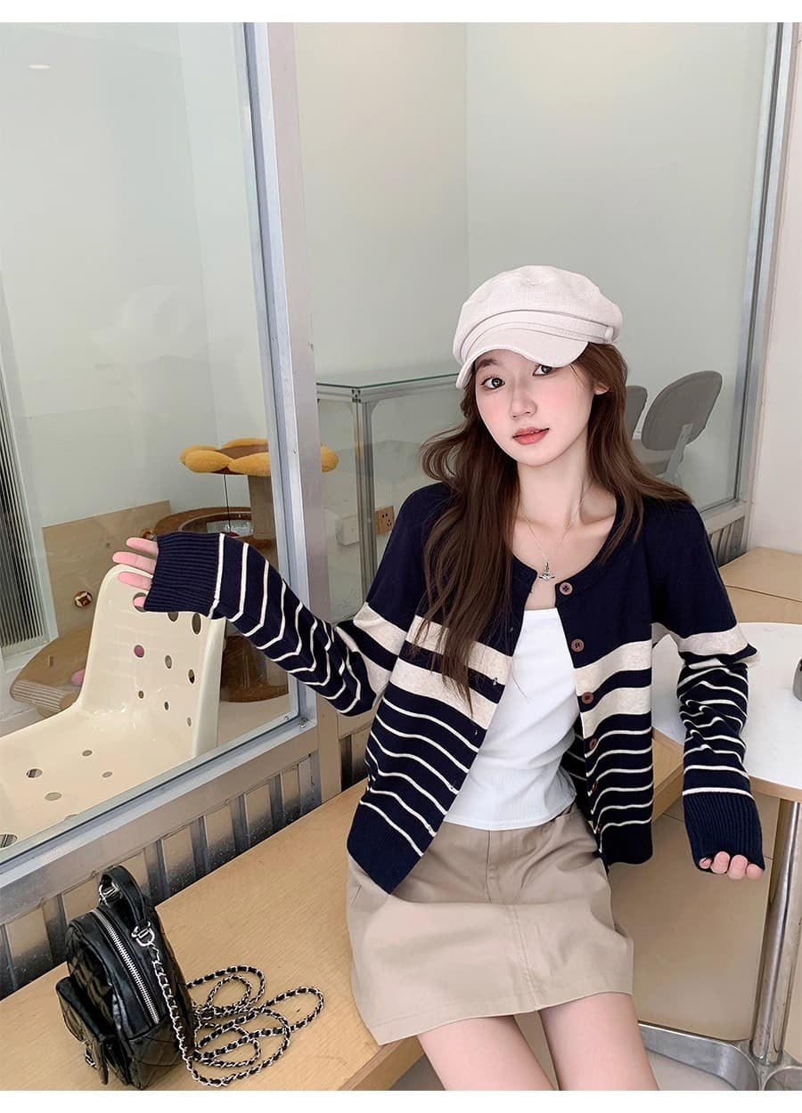 광저우 열세 개 폭발 느긋한 바람 배색 스트라이프 니트 스웨터 오픈 가디건 여성 봄 드레스 부드러운 찹쌀 스웨터 코트 맨위 상세 이미지 7