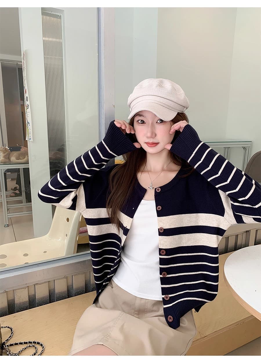 광저우 열세 개 폭발 느긋한 바람 배색 스트라이프 니트 스웨터 오픈 가디건 여성 봄 드레스 부드러운 찹쌀 스웨터 코트 맨위 상세 이미지 8