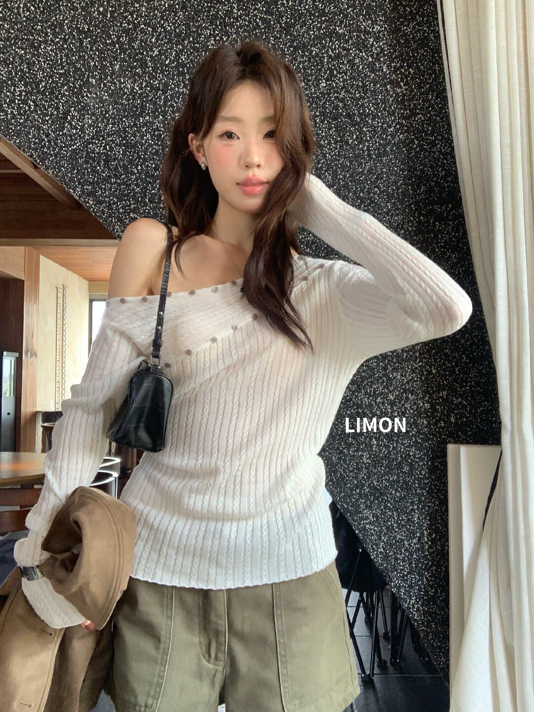 the limon 레몬 녹차 2026 가을 비스듬한 칼라 단추 니트 스웨터 여성 긴 소매 오프숄더 디자인 맨위 상세 이미지 8