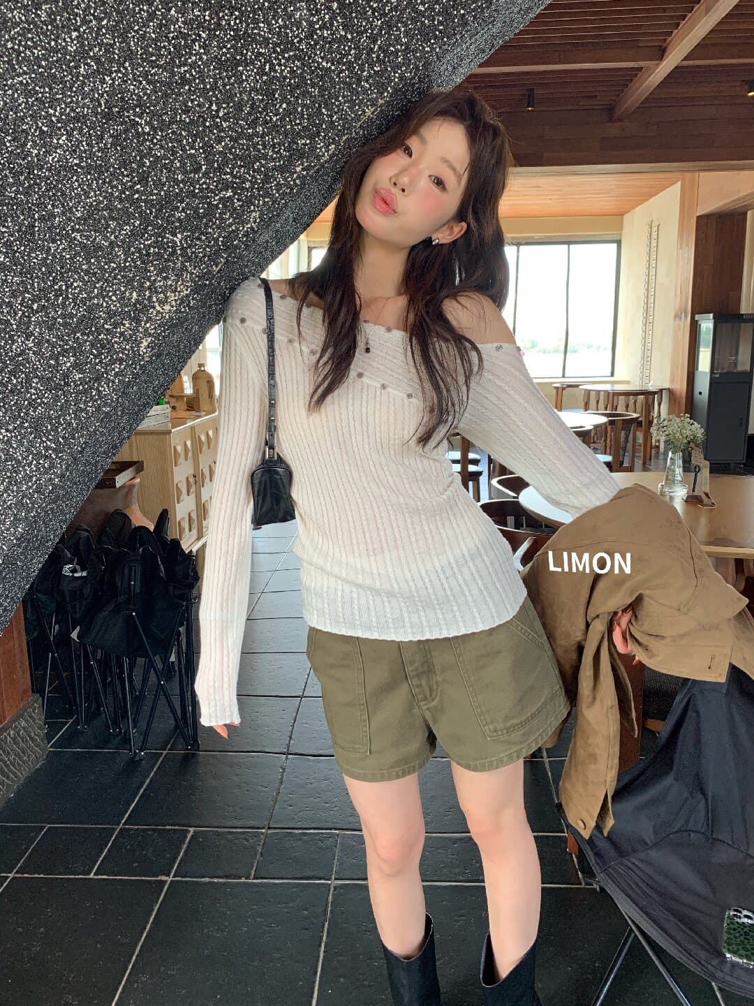the limon 레몬 녹차 2026 가을 비스듬한 칼라 단추 니트 스웨터 여성 긴 소매 오프숄더 디자인 맨위 상세 이미지 9
