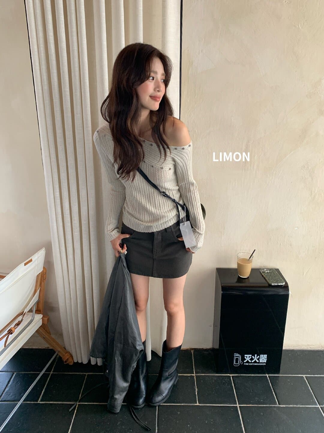 the limon 레몬 녹차 2026 가을 비스듬한 칼라 단추 니트 스웨터 여성 긴 소매 오프숄더 디자인 맨위 상세 이미지 24