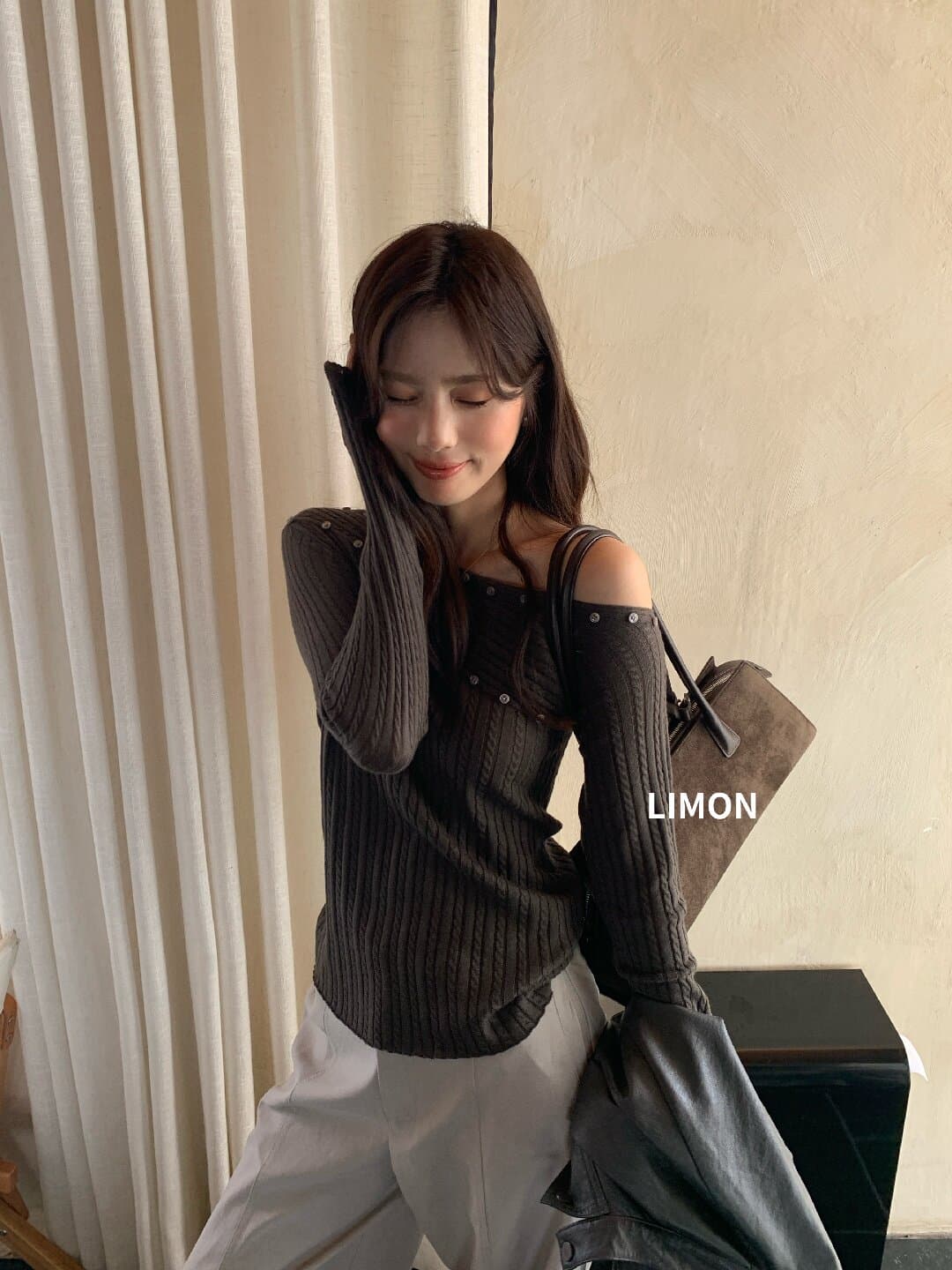 the limon 레몬 녹차 2026 가을 비스듬한 칼라 단추 니트 스웨터 여성 긴 소매 오프숄더 디자인 맨위 상세 이미지 43
