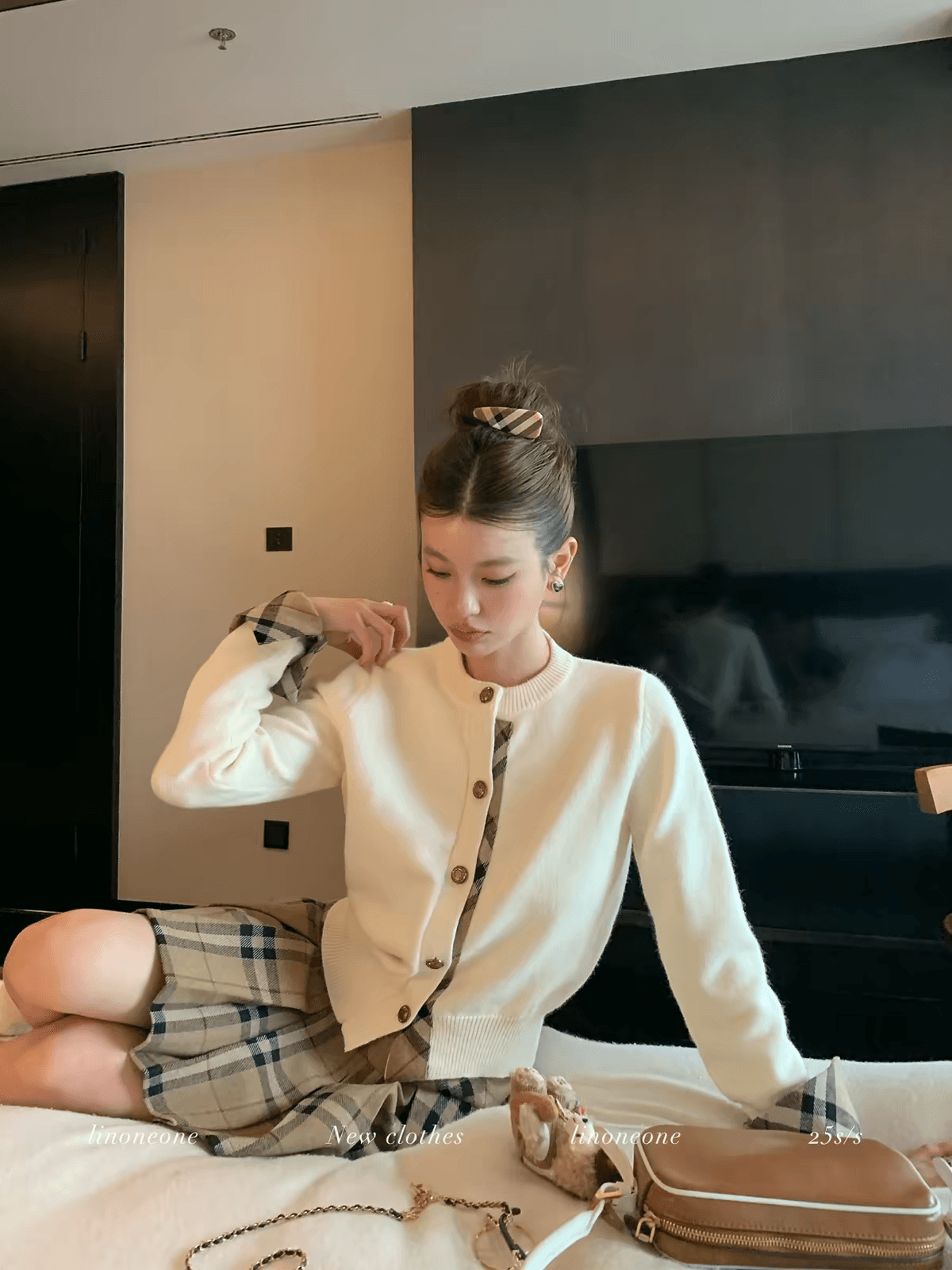 linoneone 우유 커피 학원 쌀 화이트 패치워크 페이크 레이어드 스웨터 오픈 가디건 카키 체크무늬 반신 치마 세트 상세 이미지 4