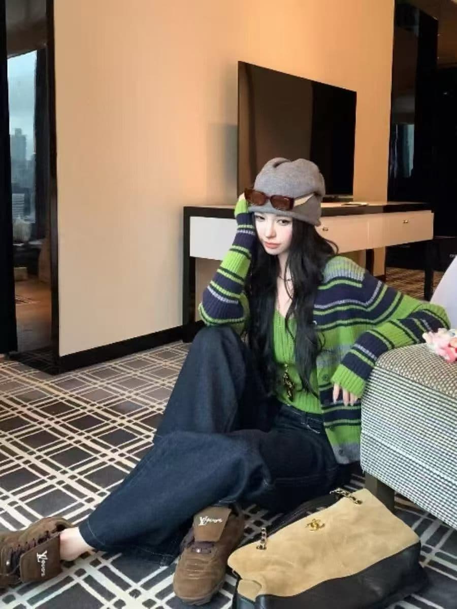 세련된 모델 학생 가을 겨울 한 부서 배색 행침 목 조끼 스트라이프 니트 오픈 가디건 두 조각 여성 세트 상세 이미지 1