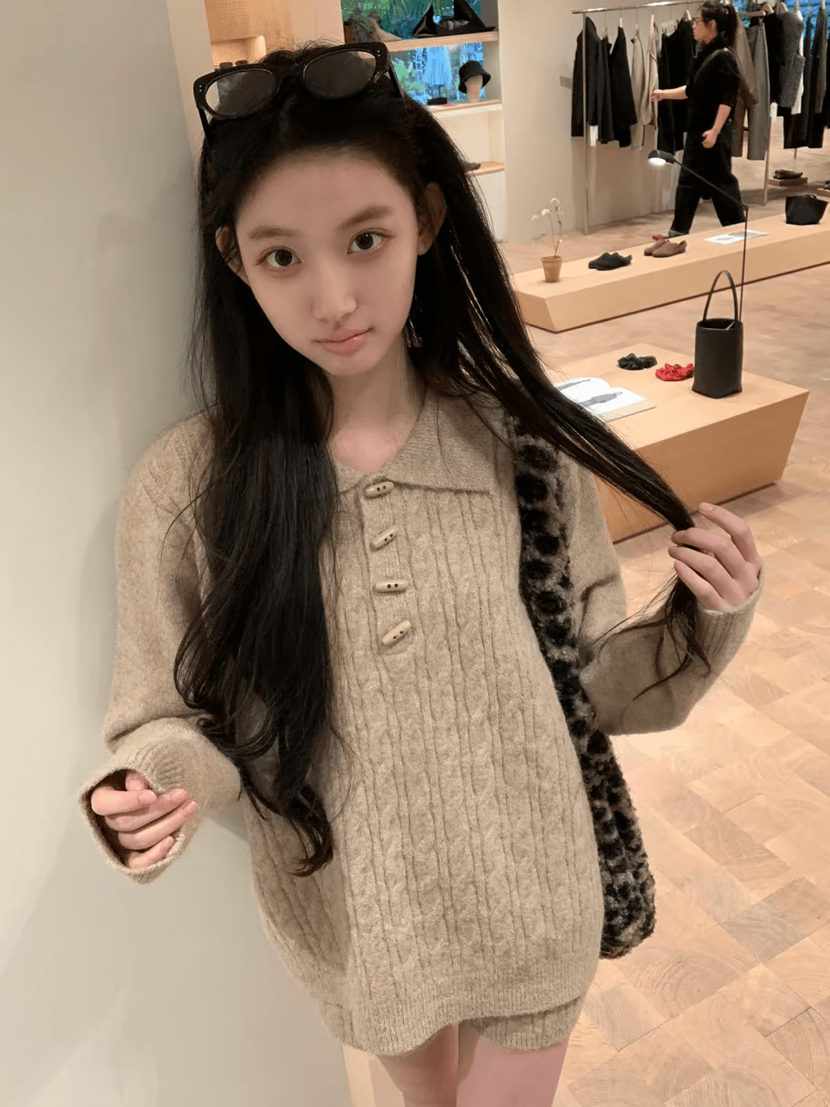 레드 맨 파빌리온 스웨터 여자 2026 새로운 겨울 수 있습니다. 외출용 인사이드 가져 가라. 긴팔 맨위 느긋한 고급 센스 니트 스웨터 이미지 2
