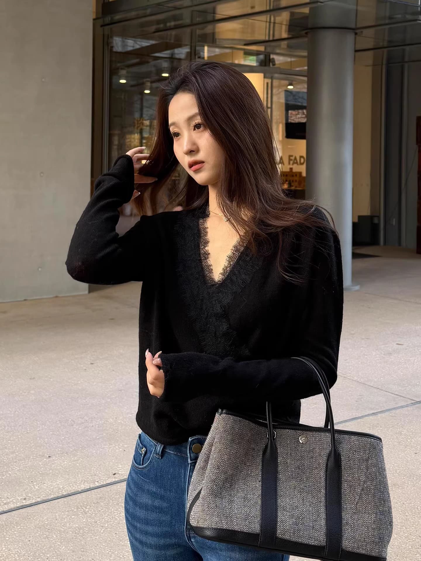 레이스 조각 화이트 십자가 V넥 니트 스웨터 여성 가을 겨울 루즈핏 슬림해 보이는 스웨터 인사이드 가져 가라. 만나는 아름다운 맨위 상세 이미지 11