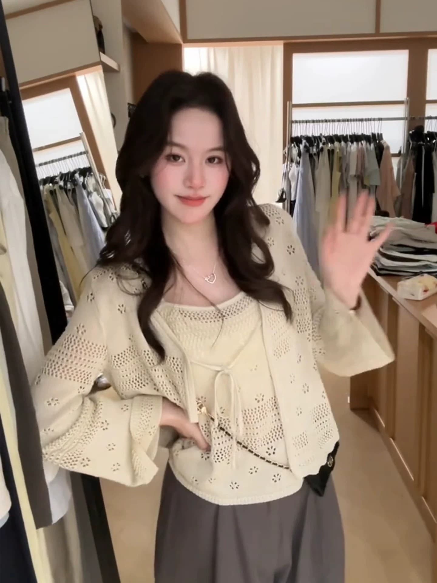 고급 센스 살구 색상 홀로우 아웃 자외선 차단 오픈 가디건 여성 코트 여름 경기 슬립 외부 가져 가라. 블라우스 맨위 투피스 세트 이미지 4