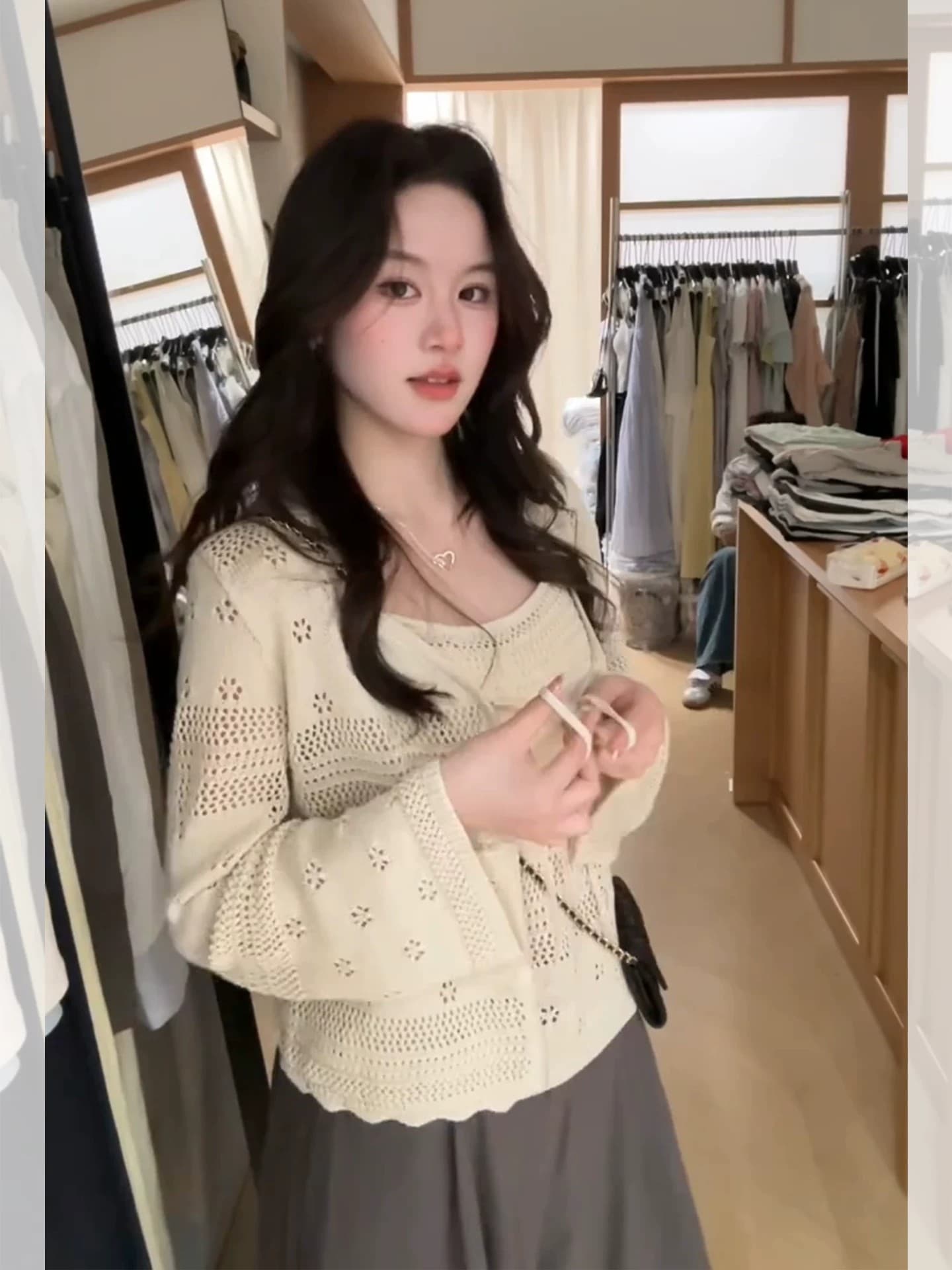 고급 센스 살구 색상 홀로우 아웃 자외선 차단 오픈 가디건 여성 코트 여름 경기 슬립 외부 가져 가라. 블라우스 맨위 투피스 세트 상세 이미지 5