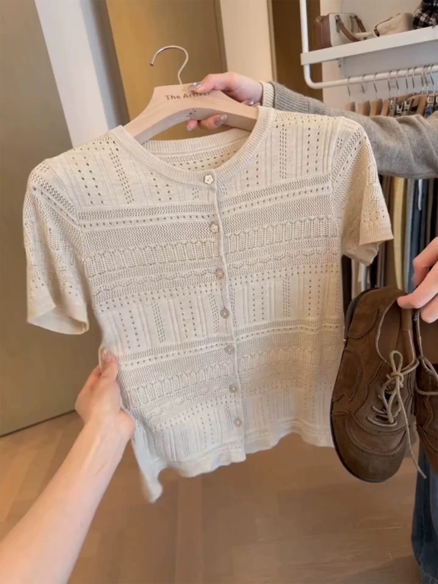 프랑스식 품격 살구 색상 홀로우 아웃 니트 반팔 티셔츠 여성 여름 고급 센스 chic Chic 몸매 가꾸기 쇼트 스타일 맨위