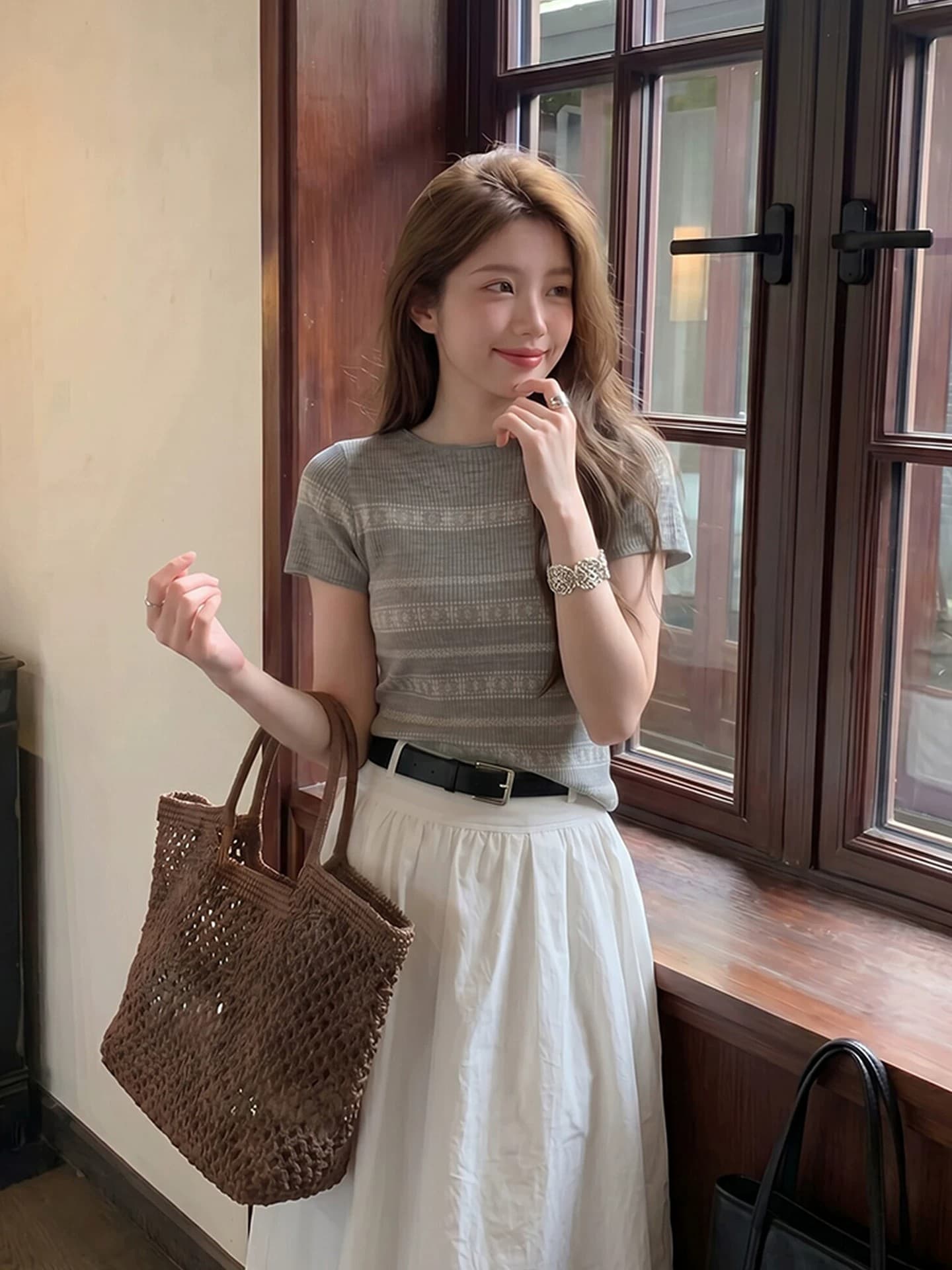 2026 여름 여성 얇은 스타일 외부 가져 가라. 고급 센스 꽃 회색 스트라이프 라운드 넥 반팔 긍정적 인 어깨 티셔츠 몸매 가꾸기 맨위 서비스