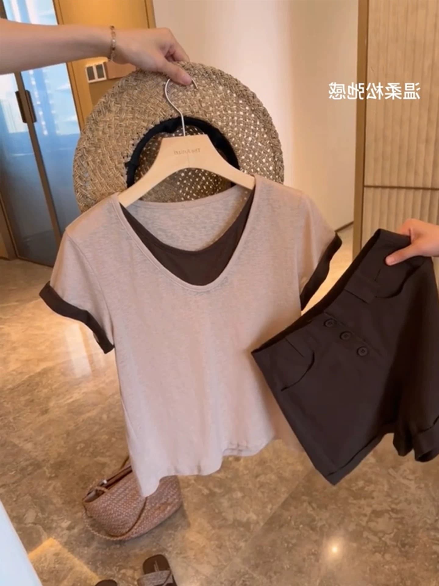한 부서 chic Chic 핑크색 페이크 레이어드 V넥 반팔 티셔츠 여성 여름 자이언트 잘 생긴 ~ 중 작은 대중 디자인 센스 맨위 상세 이미지 3
