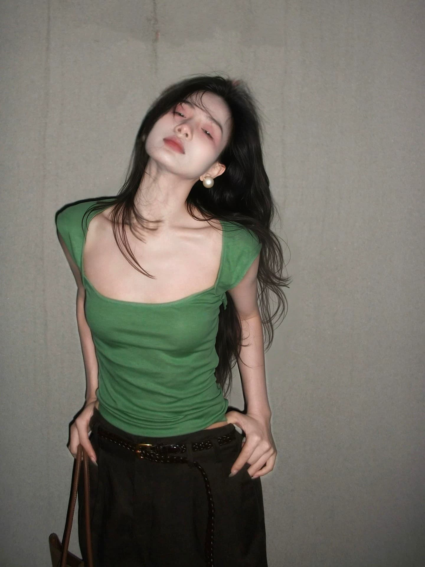 태국 아름다운 녹색 u 칼라 민소매 작은 슬링 조끼 여성 여름 고유 한 아름다운 외출용 인사이드 가져 가라. 핫걸 맨위 이미지 4