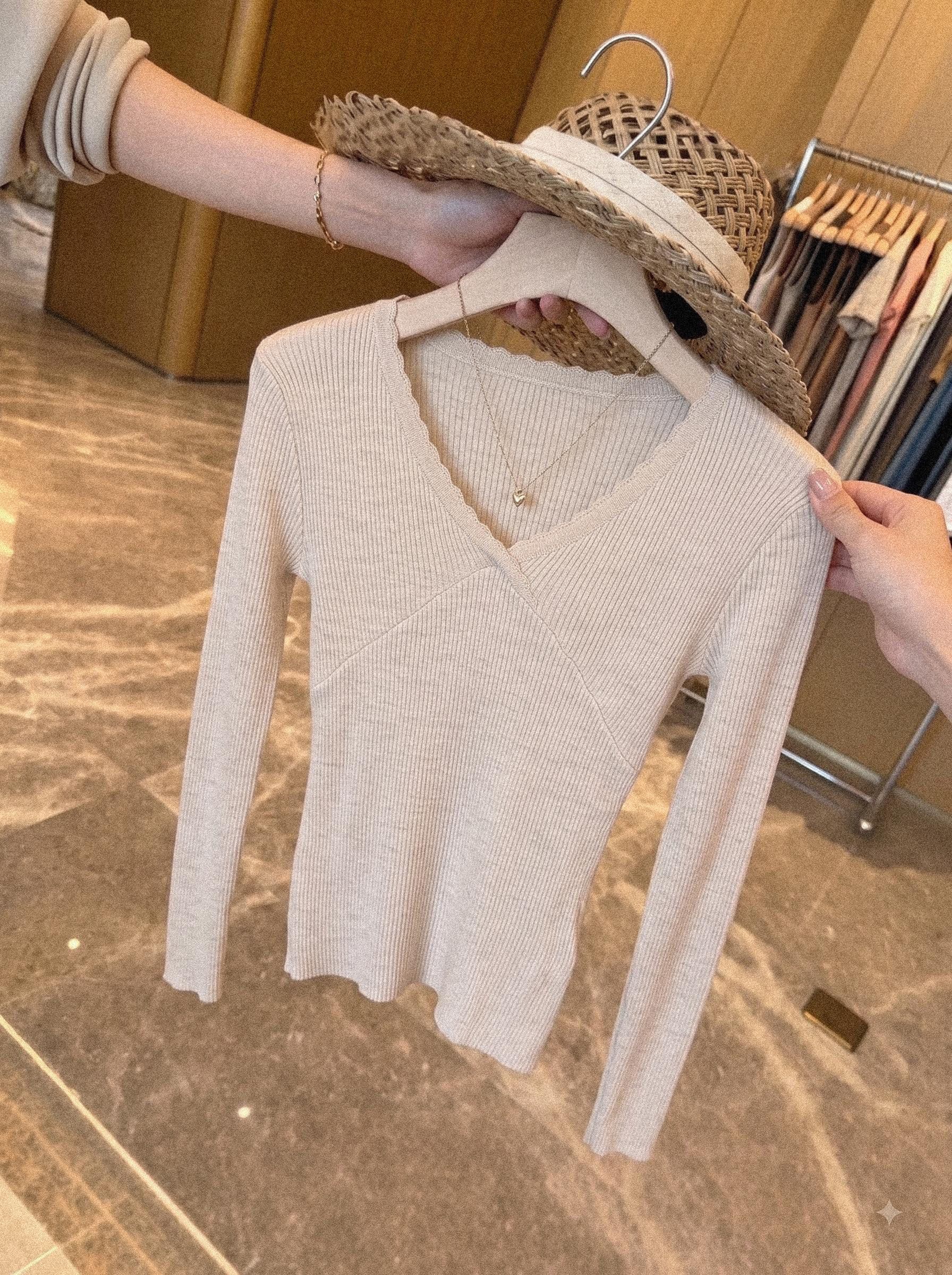 오트밀 색상 십자가 V넥 긴팔 니트 기본 셔츠 여성 한 부서 고유 한 슈퍼 잘 생긴 몸매 가꾸기 인사이드 가져 가라. 쇼트 스타일 맨위 이미지 3
