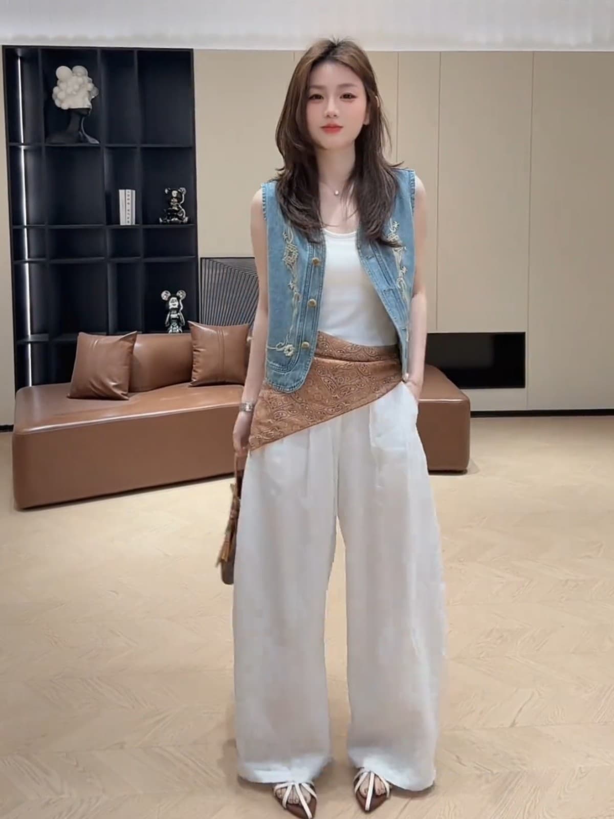 세련된 레트로 한 부서 디자인 센스 연령 감소 조끼 2026 봄 여름 새로운 절묘한 민족 스타일 자수 데님 베스트 상세 이미지 5