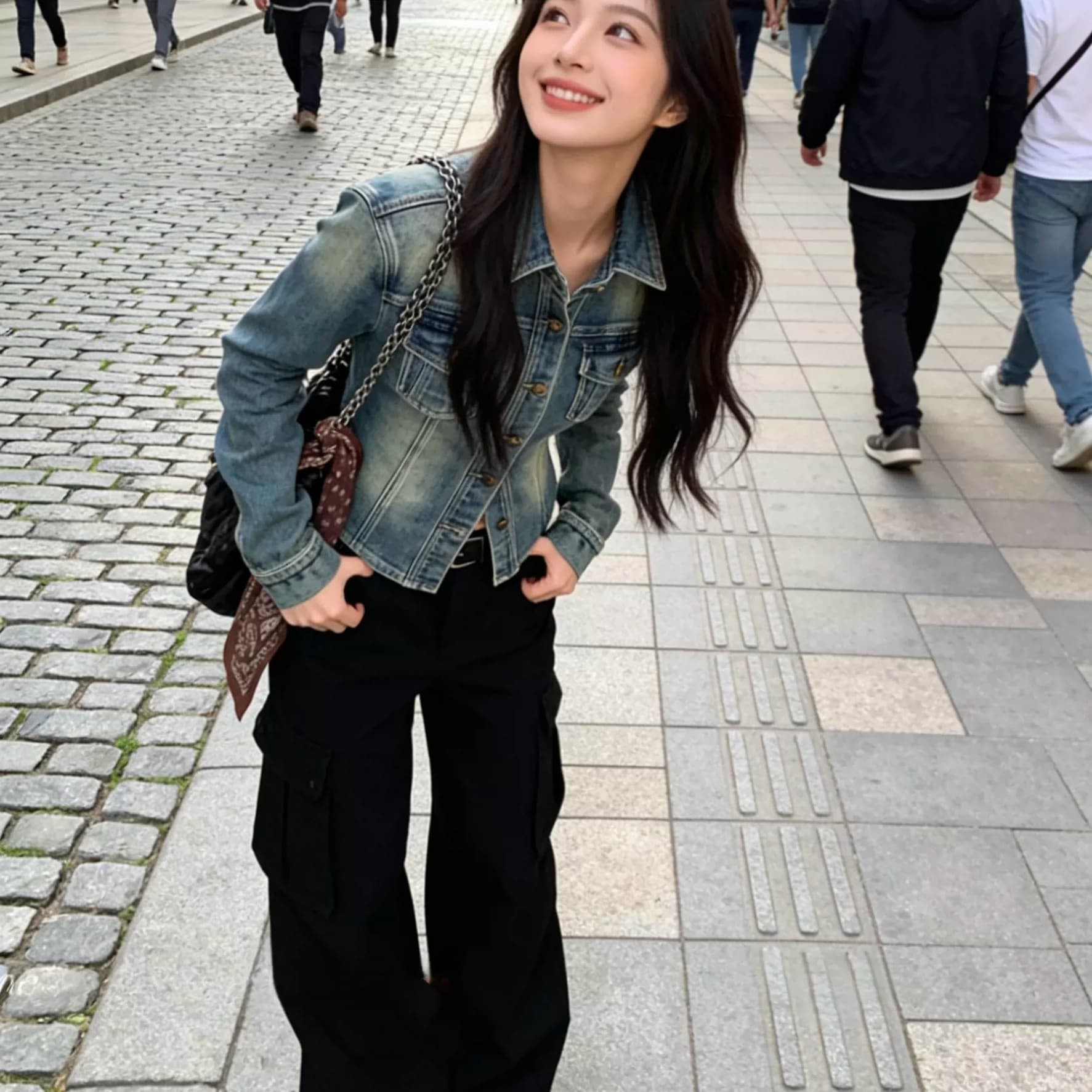거리 항구 바람 레트로 작은 대중 디자인 센스 데님 여성 코트 2026 여름 새로운 긍정적 인 어깨 몸매 가꾸기 허리 수축 셔츠 이미지 2