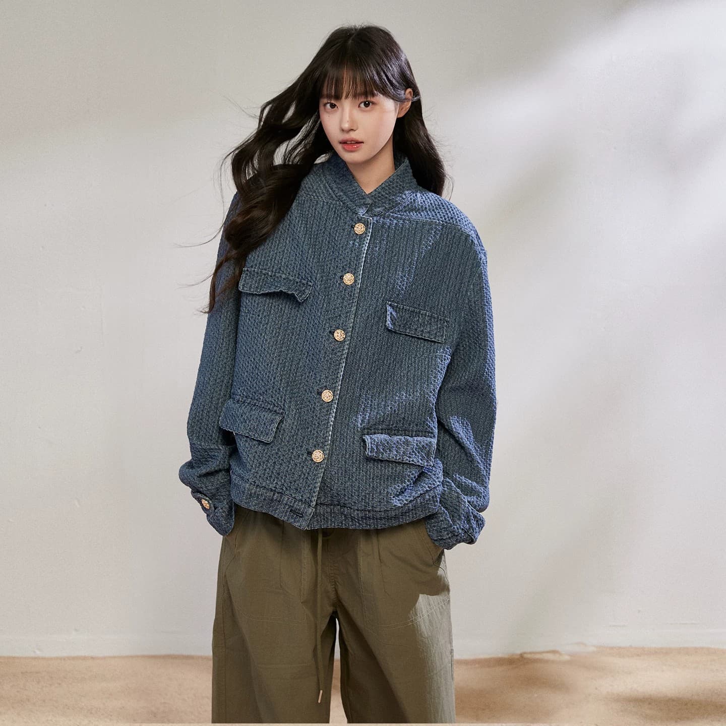 가을 새로운 진한 파란색 레트로 스탠드 칼라 데님 작은 샤넬 스타일 재킷 여성 레저 재킷 여성 상세 이미지 4