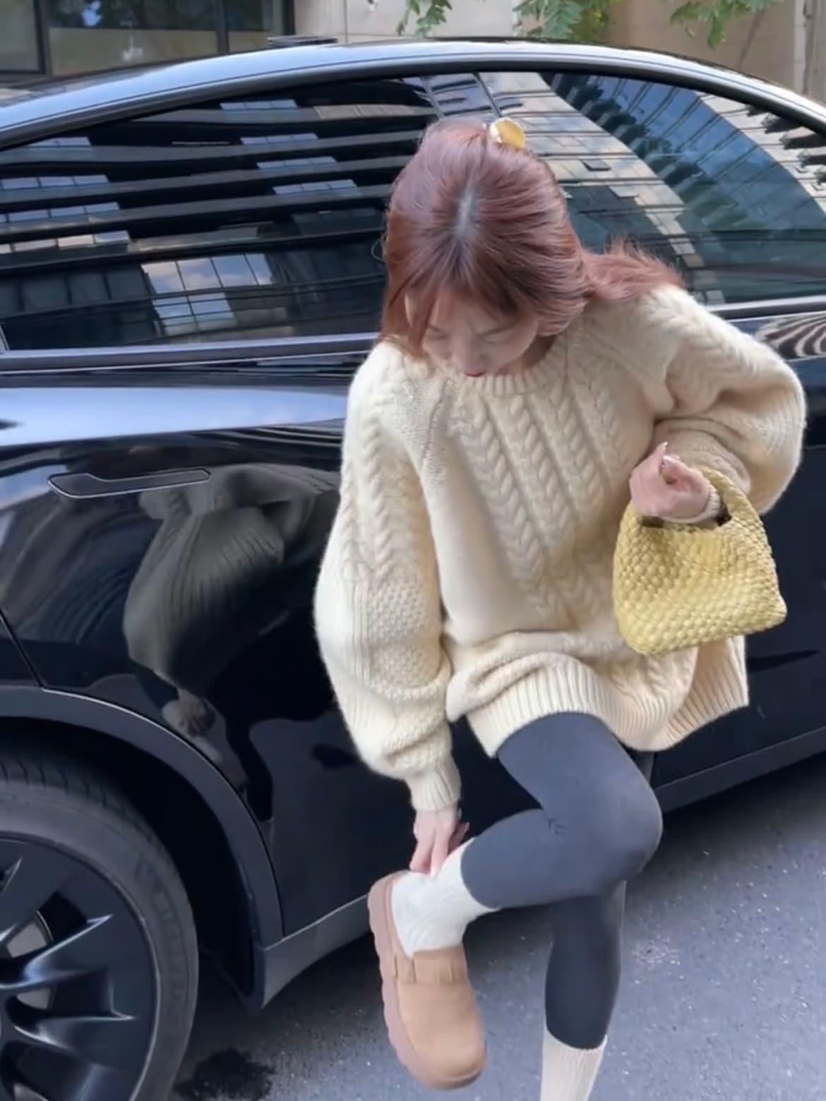 황색 중간 길이 꽈배기 라운드 넥 스웨터 여자 가을 겨울 느긋한 바람 와이드 부드러운 찹쌀 니트 스웨터 하의 사라진다. 맨위 이미지 2