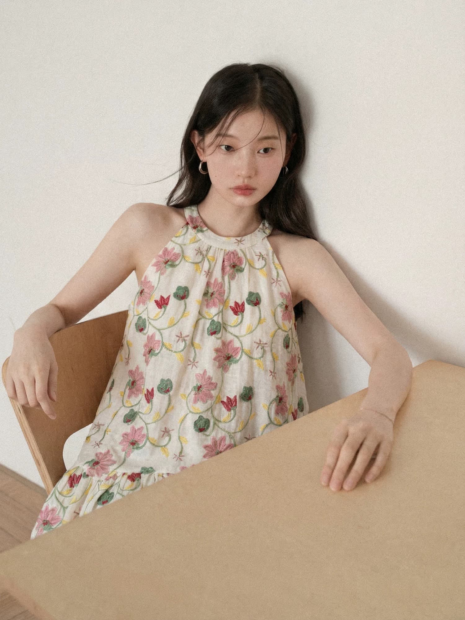양성 이야기 살구 색상 라운드 넥 오프숄더 자수 꽃무늬 캐미솔 2026 봄 다용도 행침 목 맨위 상세 이미지 2