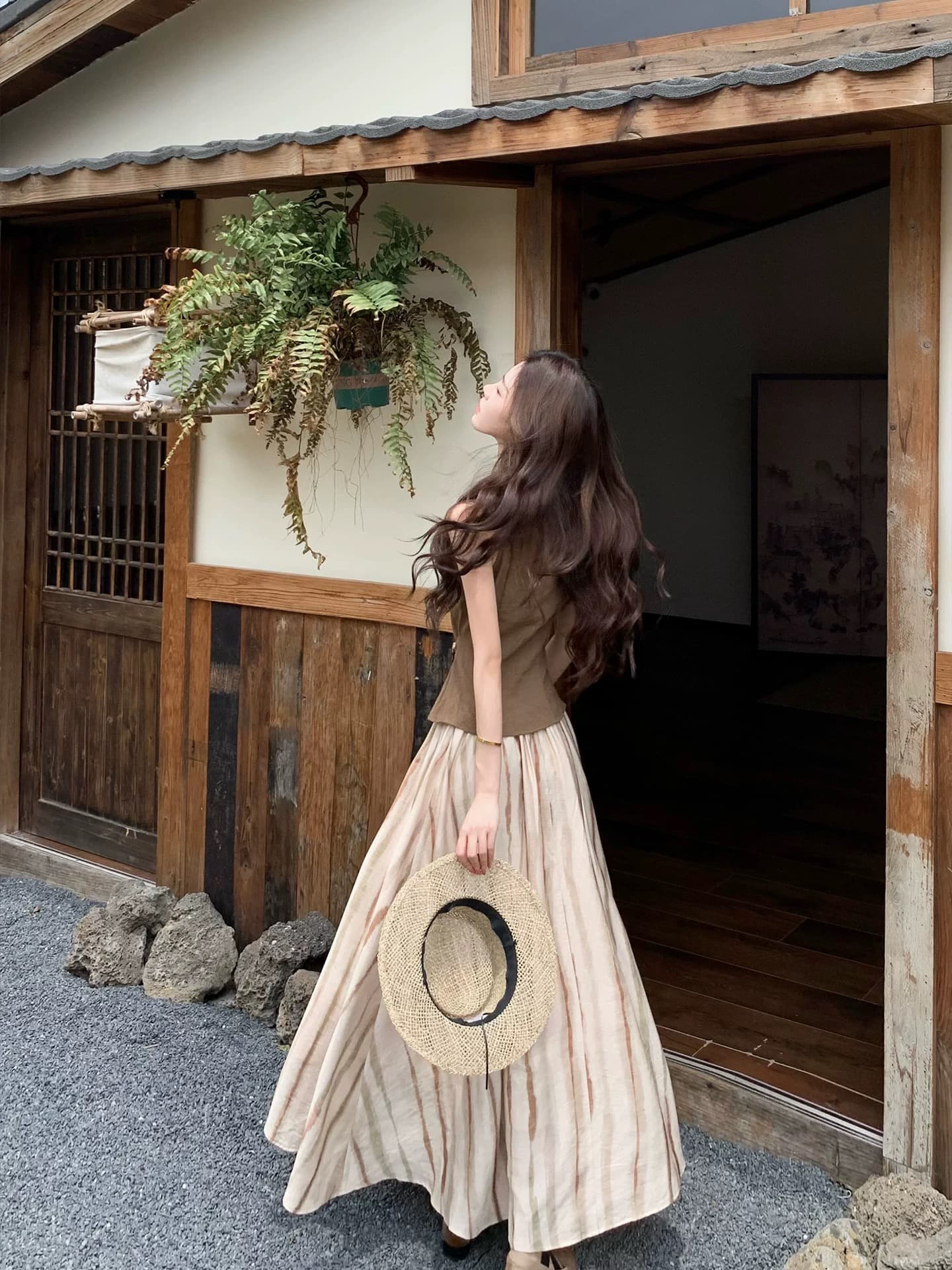 무쯔리 목자이 ~ 중 리 부드러운 바람 민소매 행침 목 십자가 V넥 레이스업 허리 수축 맨위 프린트 반신 치마 세트 여성 상세 이미지 4