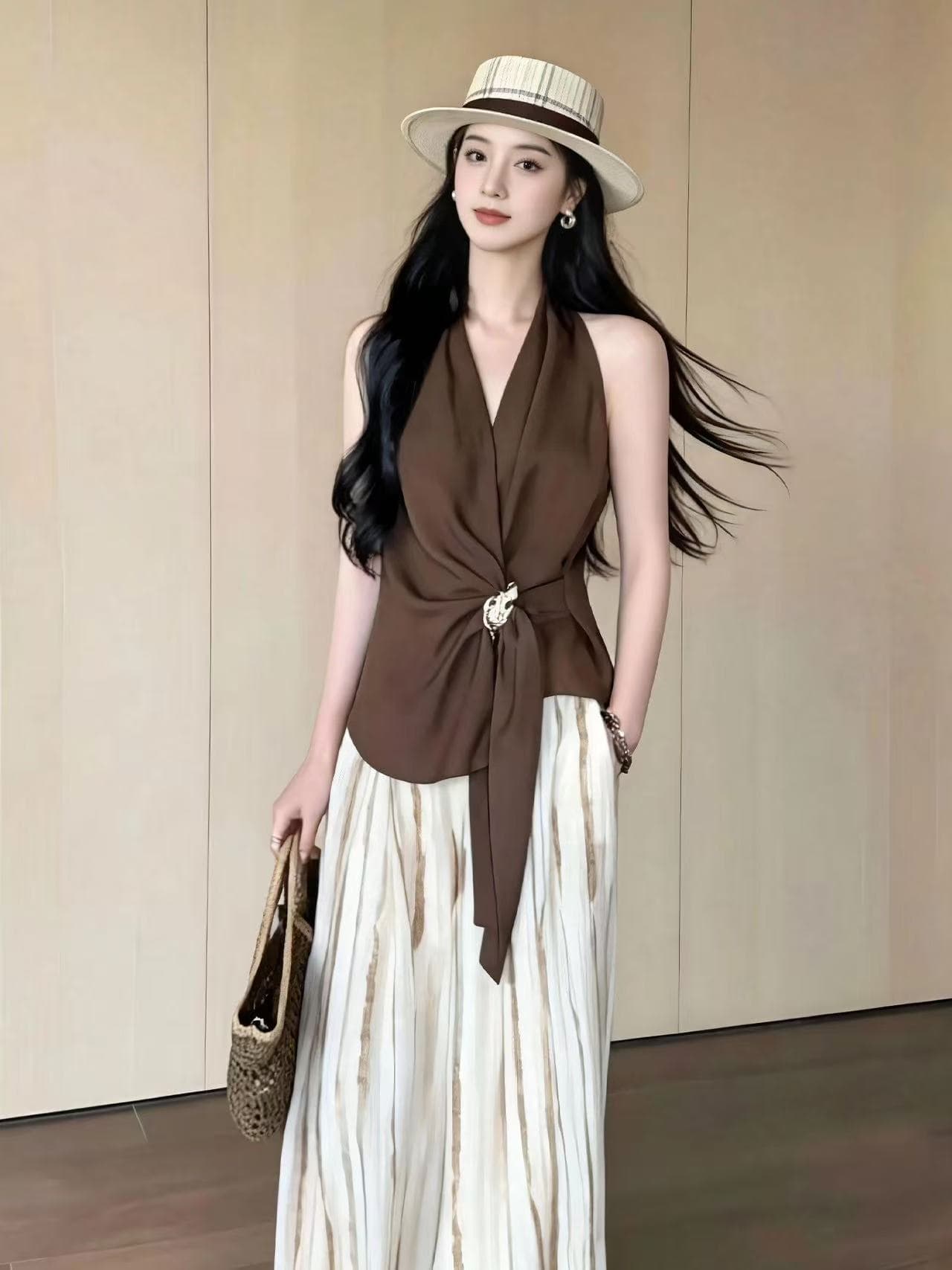 빛 요리 한 바람 V넥 민소매 허리 수축 조끼 세트 여성 2026 여름 새로운 슬림해 보이는 품격 와이드 레그 팬츠 투피스 세트 이미지 2