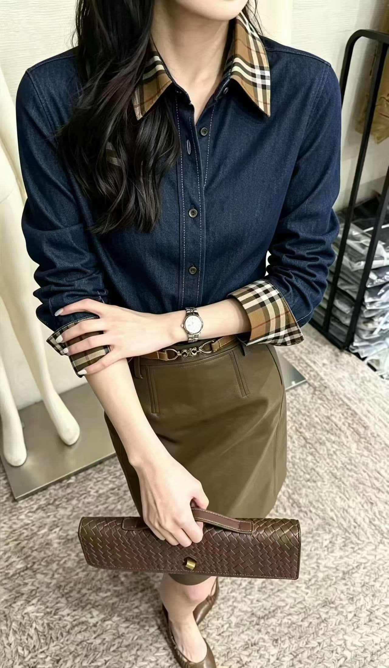 디자인 센스 페이크 레이어드 패치워크 셔츠 칼라 긴팔 맨위 여성 의류 품격 몸매 가꾸기 슬림해 보이는 다용도 모방 데님 셔츠 상세 이미지 2