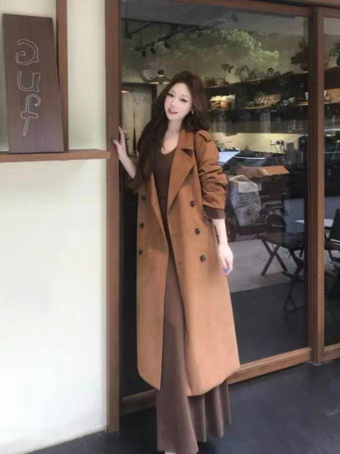 캐러멜 브라운 레트로 이중 버튼 스웨이드 원단 바람막이 여성 2026 봄 가을 중간 길이 레이스업 슬림해 보이는 고급 센스 재킷 이미지 2