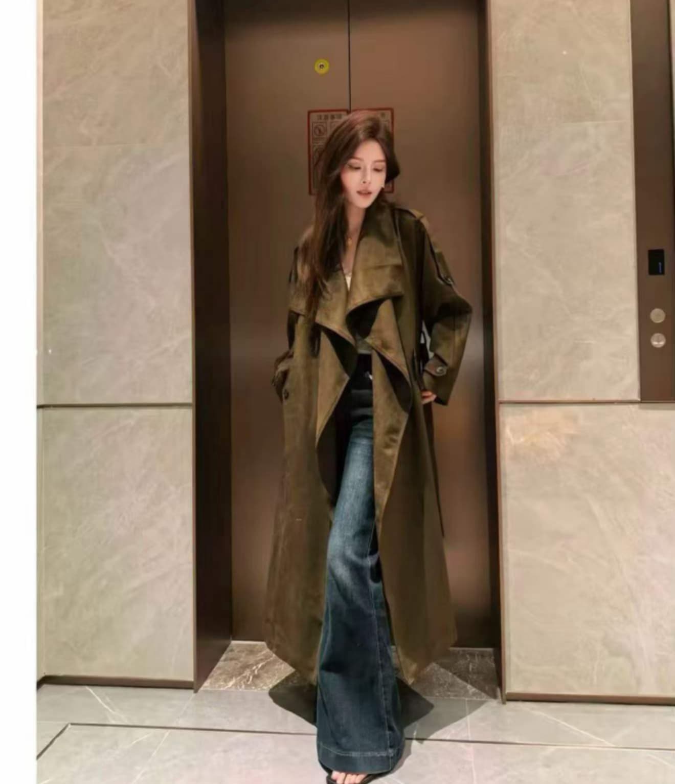 오래된 돈 느슨함 고급 센스 레이스업 허리 수축 슬림해 보이는 롱 코트 빅 칼라 스웨이드 원단 바람막이 여성 가을 품격 재킷 상세 이미지 7