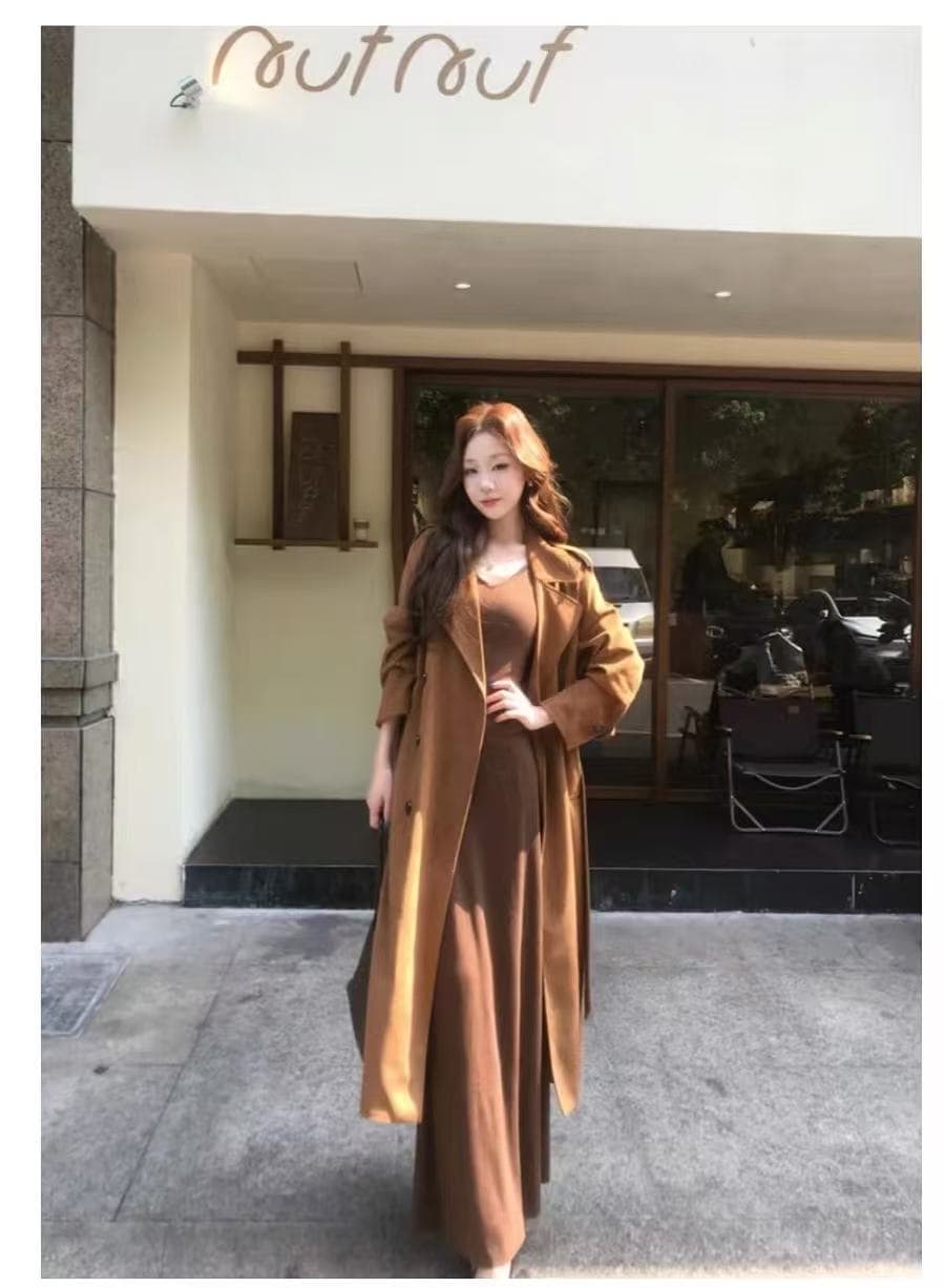 캐러멜 브라운 레트로 이중 버튼 스웨이드 원단 바람막이 여성 2026 봄 가을 중간 길이 레이스업 슬림해 보이는 고급 센스 재킷 이미지 4