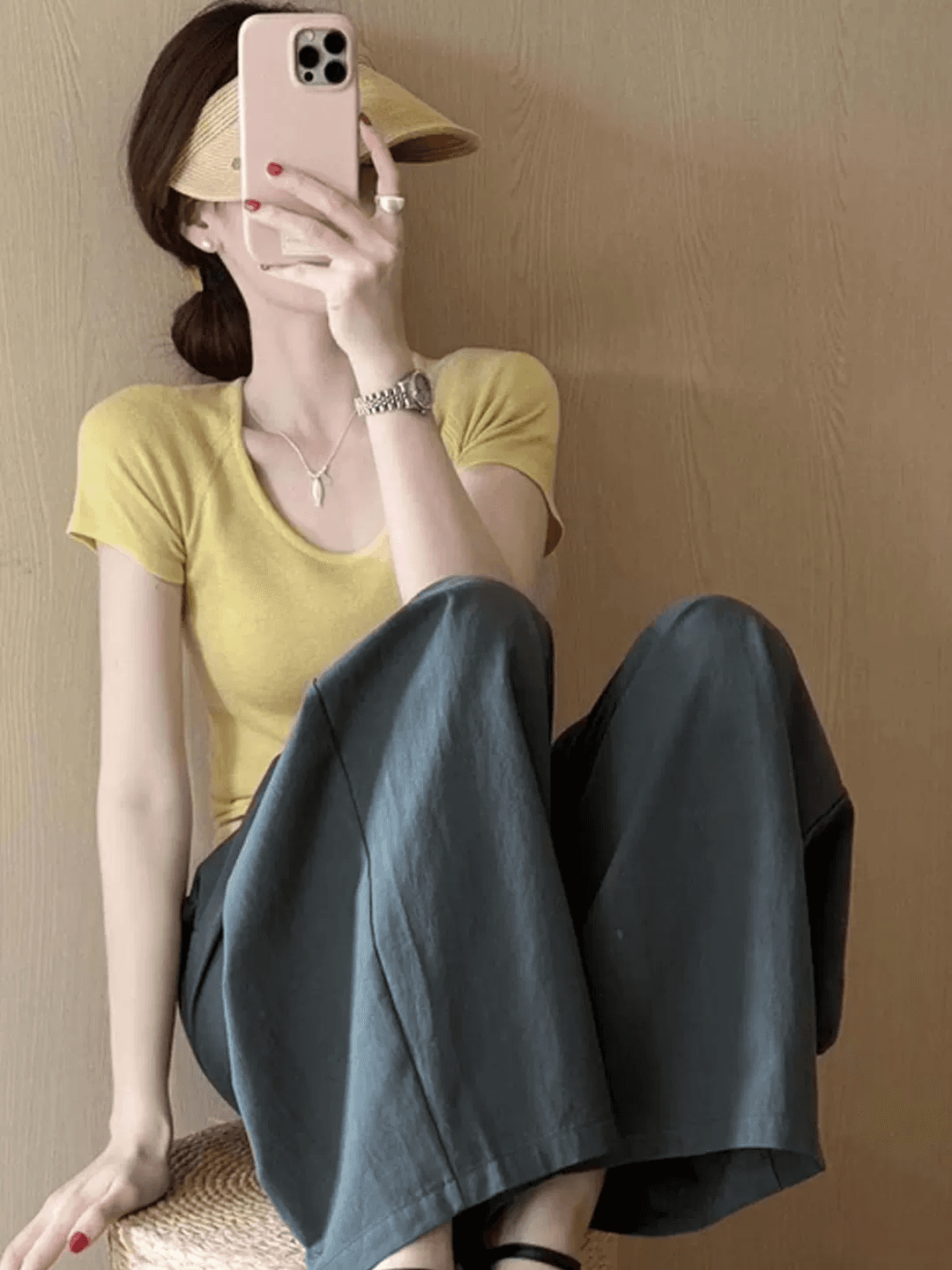 도파민 바람 황색 긍정적 인 어깨 u 칼라 반팔 티셔츠 여성 여름 2026 새로운 몸매 가꾸기 슬림해 보이는 다용도 단색 맨위 이미지 2